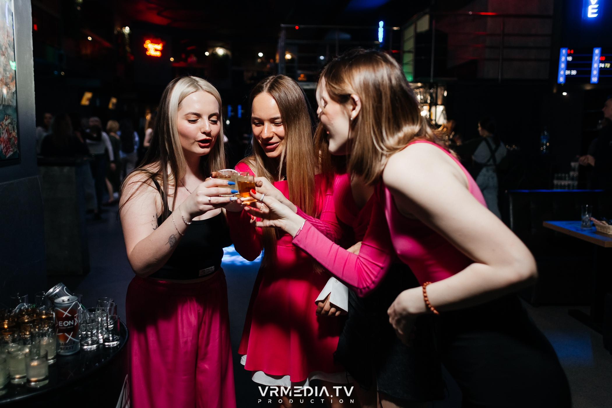 Выходные в баре «DOSKI»