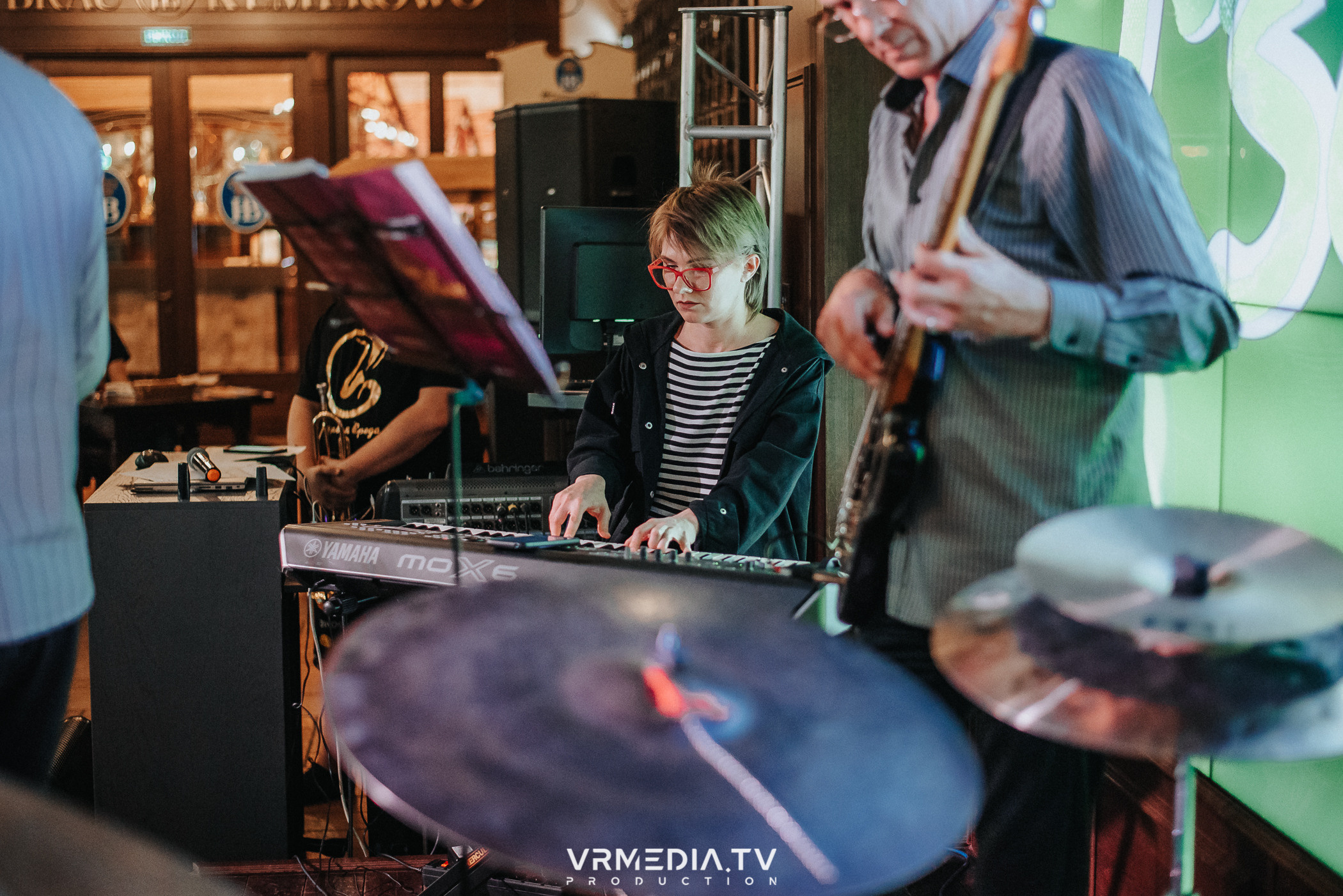 Джазовая среда: JAM SESSION