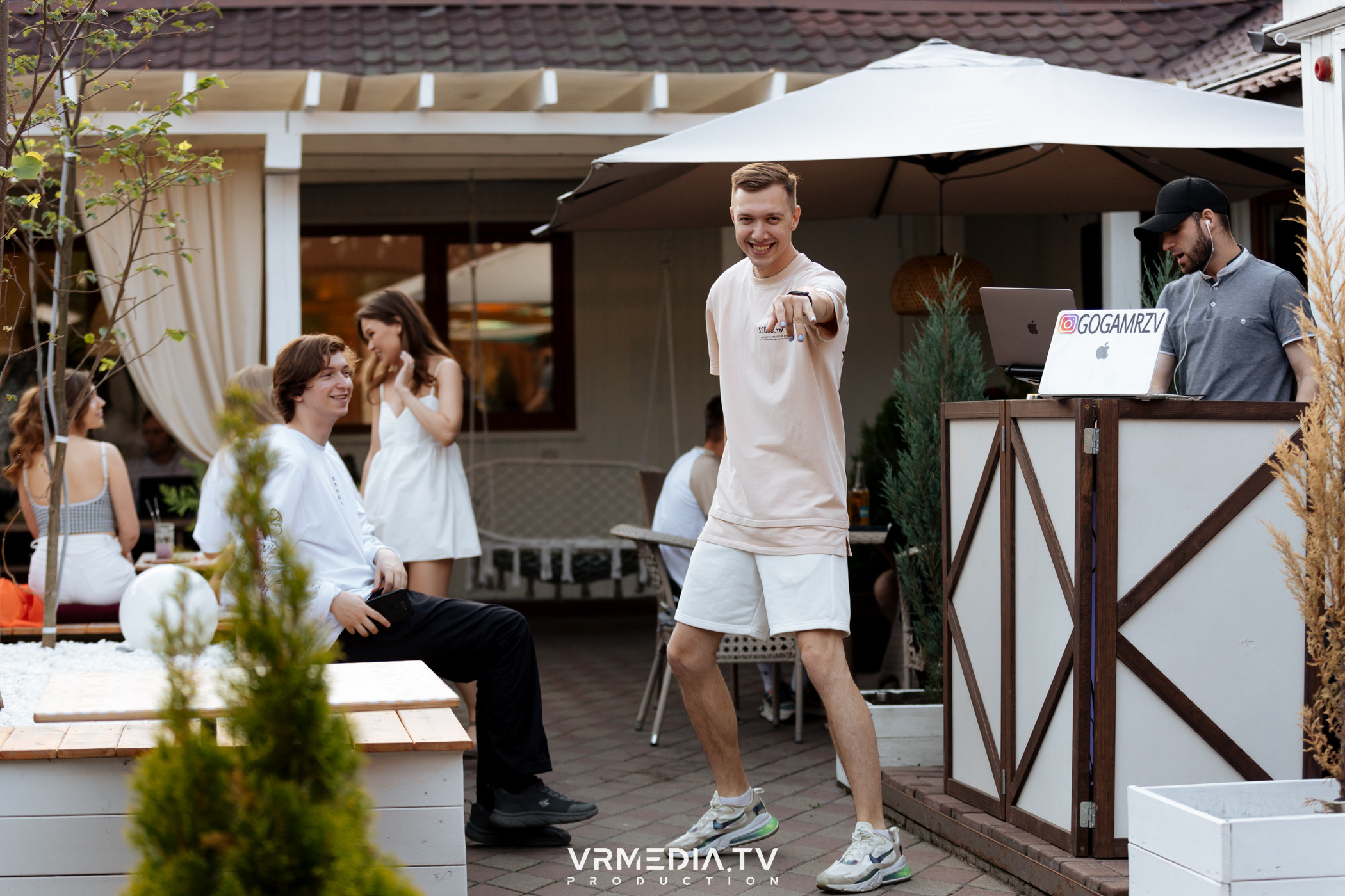 «Среда — маленькая пятница» в караоке-бар «OPERA»