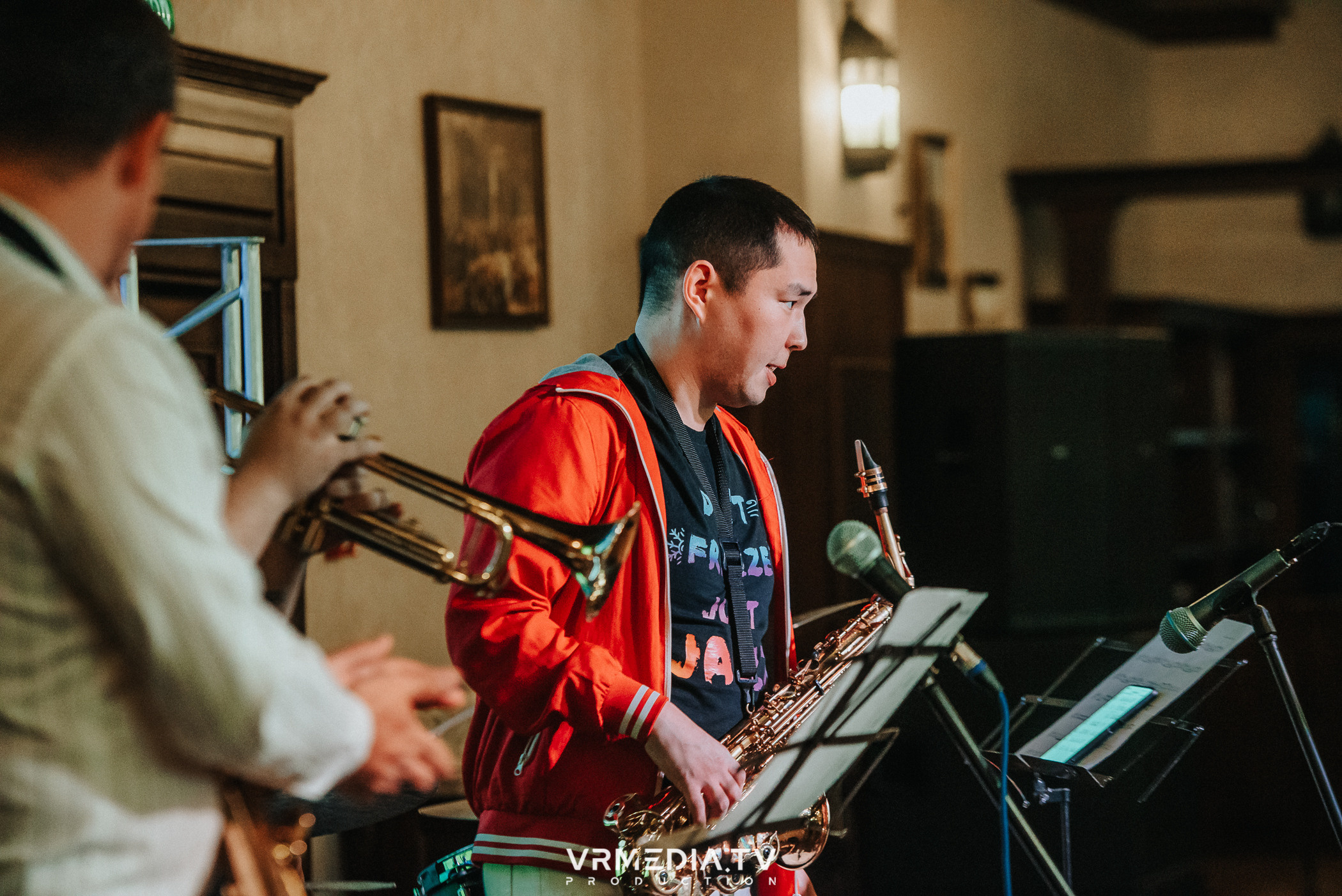 Джазовая среда: JAM SESSION