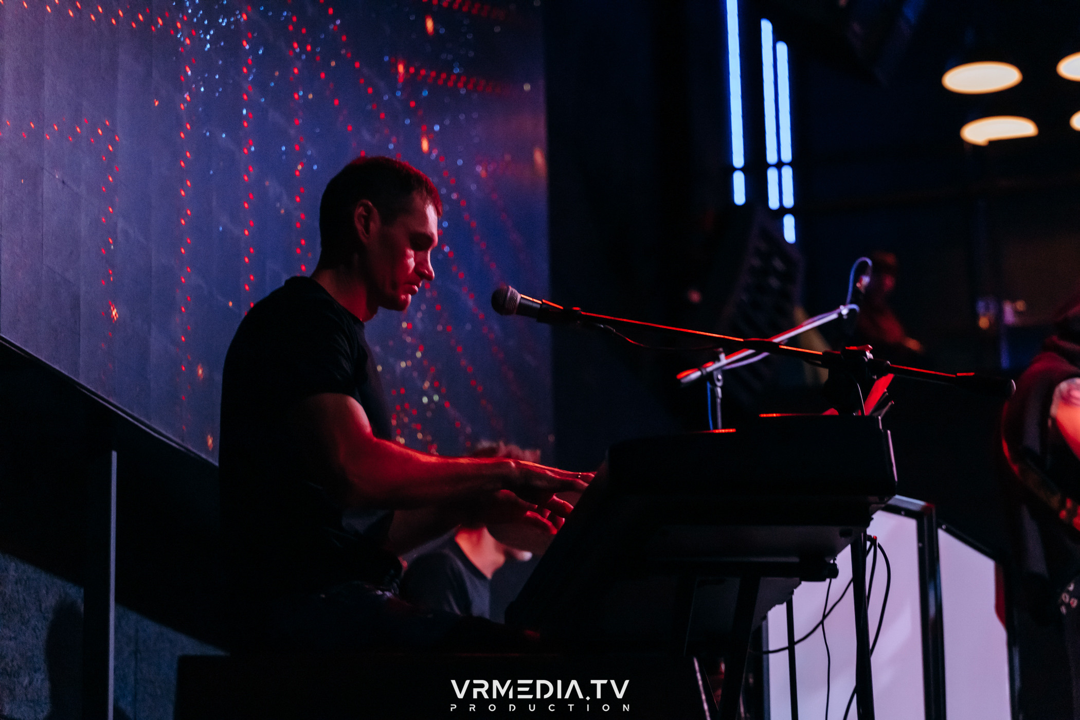 Джазовая среда: Игорь Тальков мл. и группа «МирИмиР»