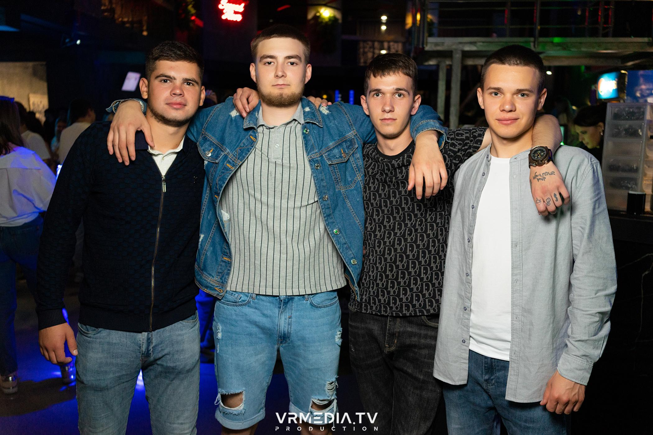 Выходные в баре «DOSKI»