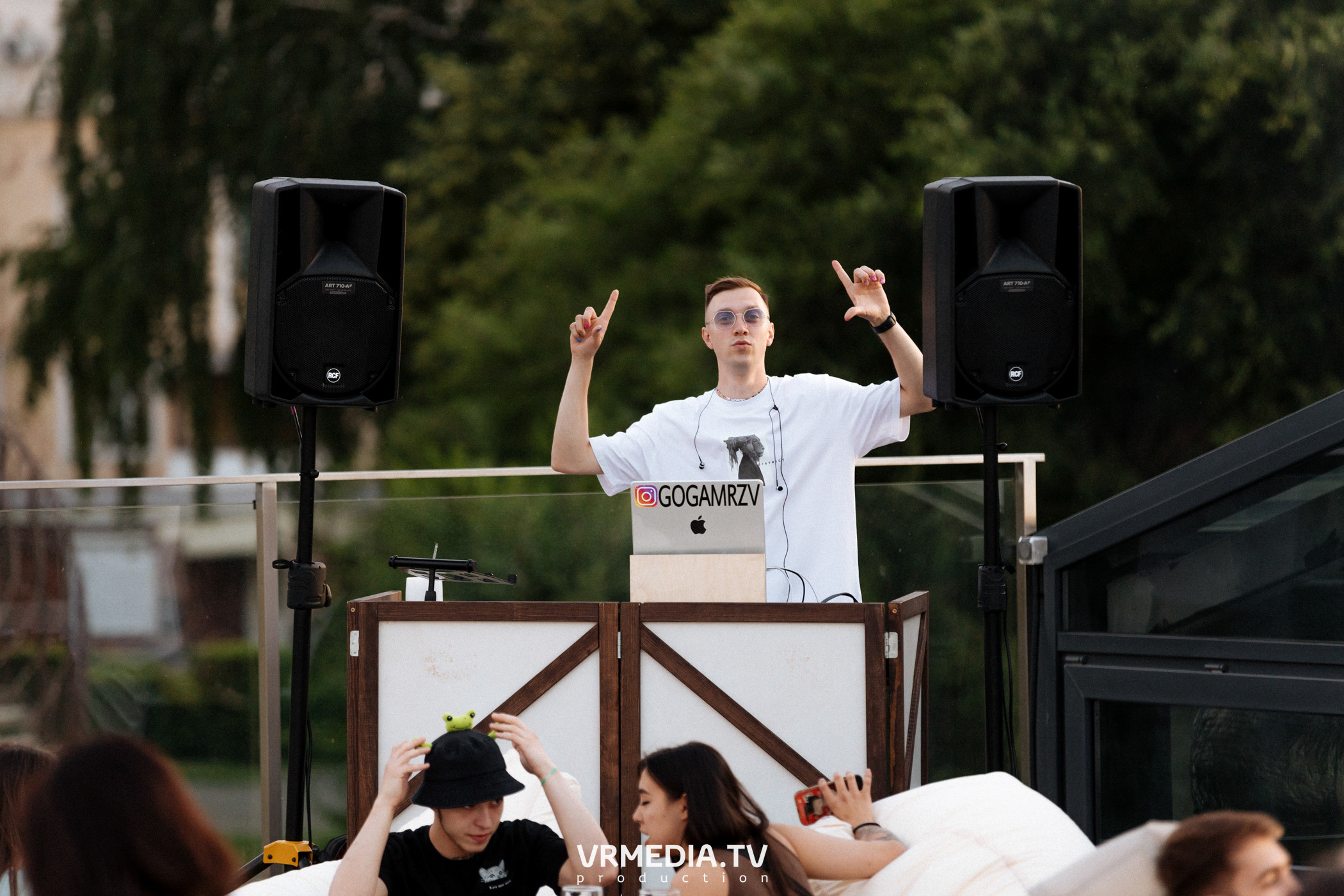 «Среда — маленькая пятница» в Magic Coffee