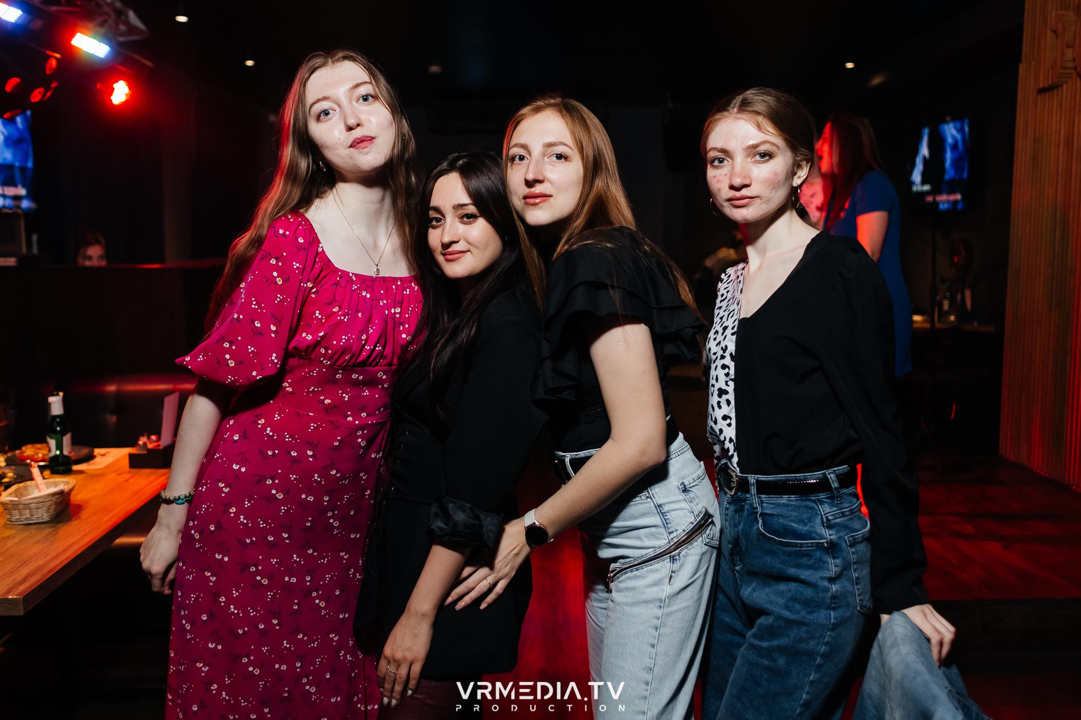 Выходные в баре «DOSKI»