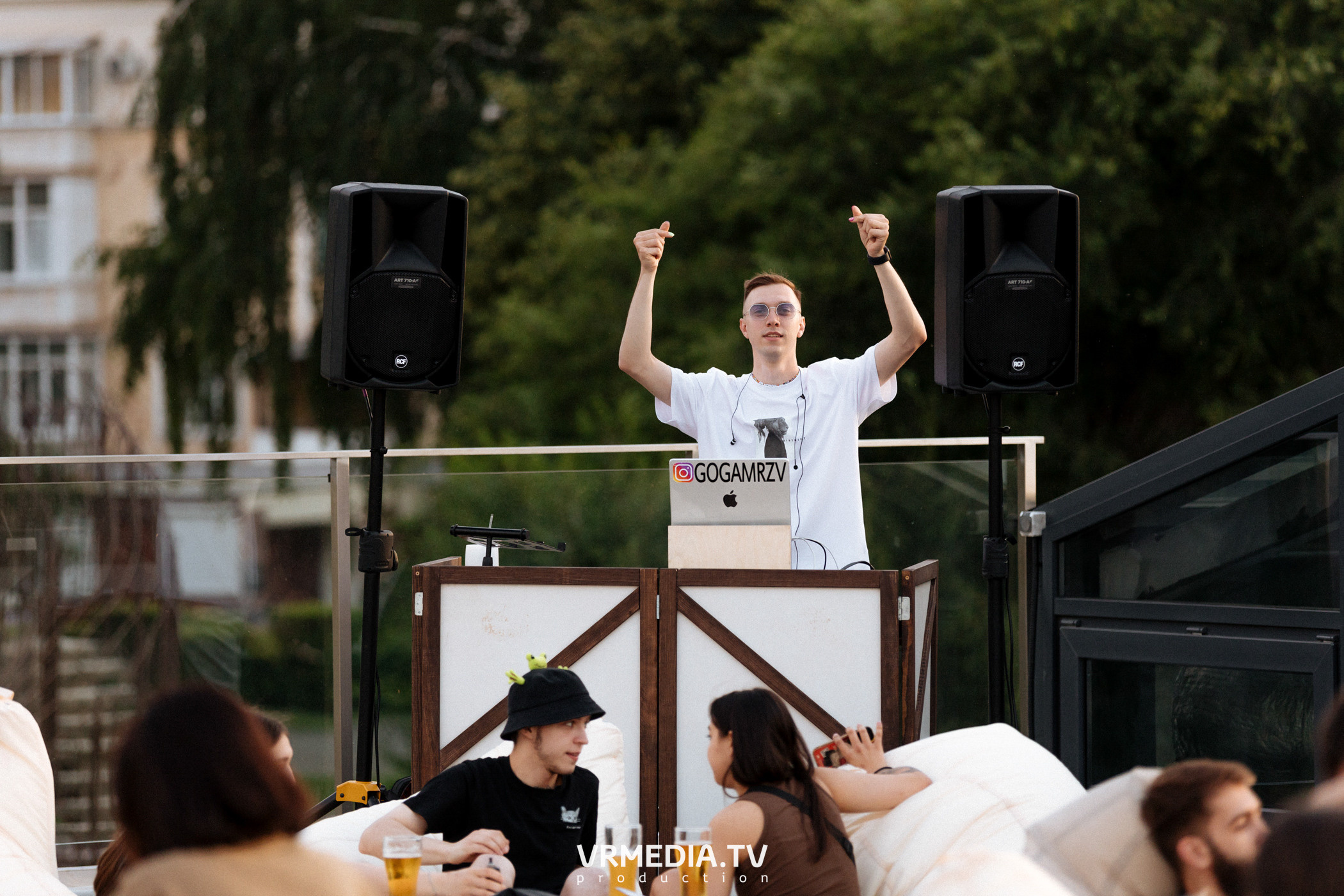 «Среда — маленькая пятница» в Magic Coffee