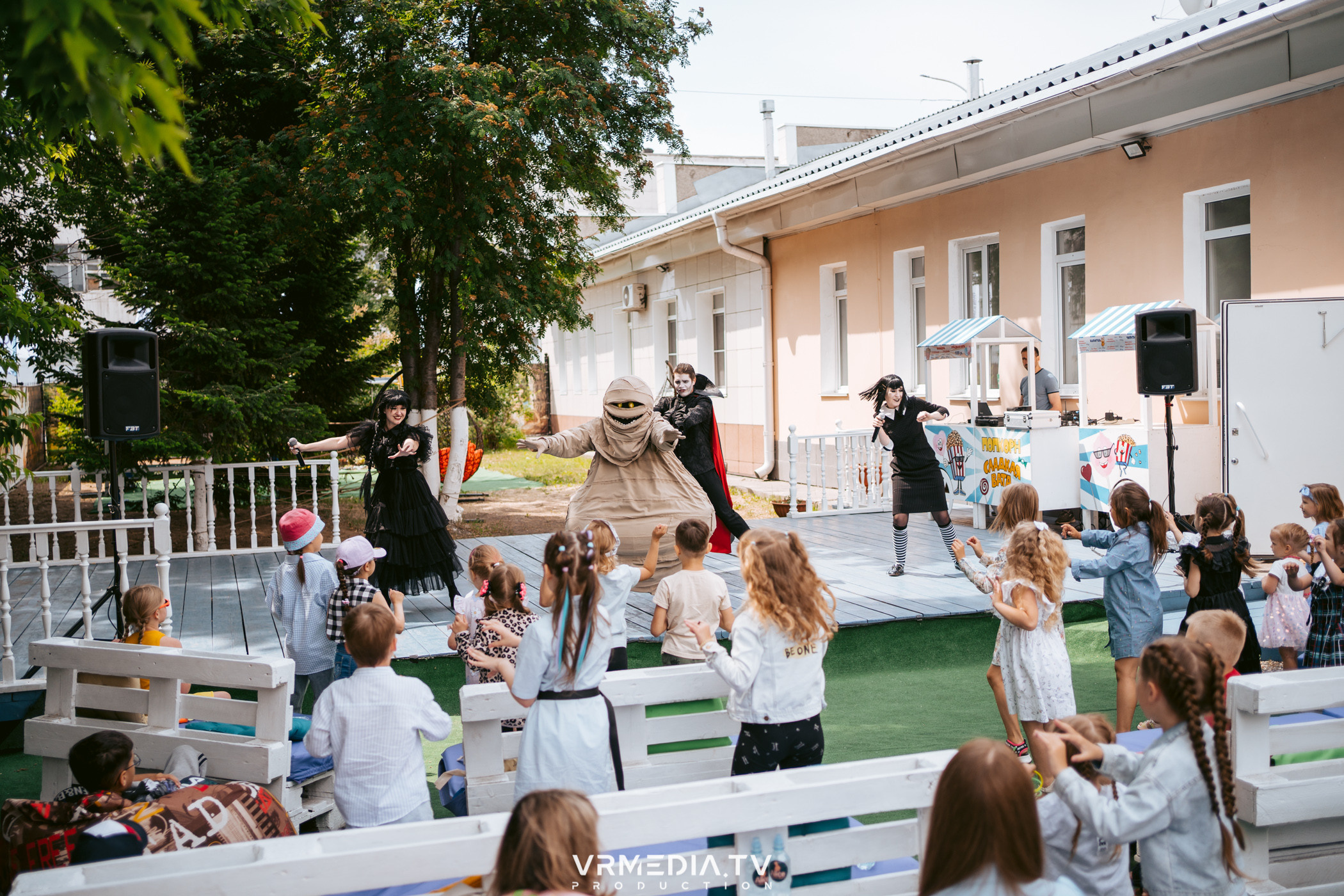 Спектакль «Монстры на каникулах» от студии чудес «Алиса»