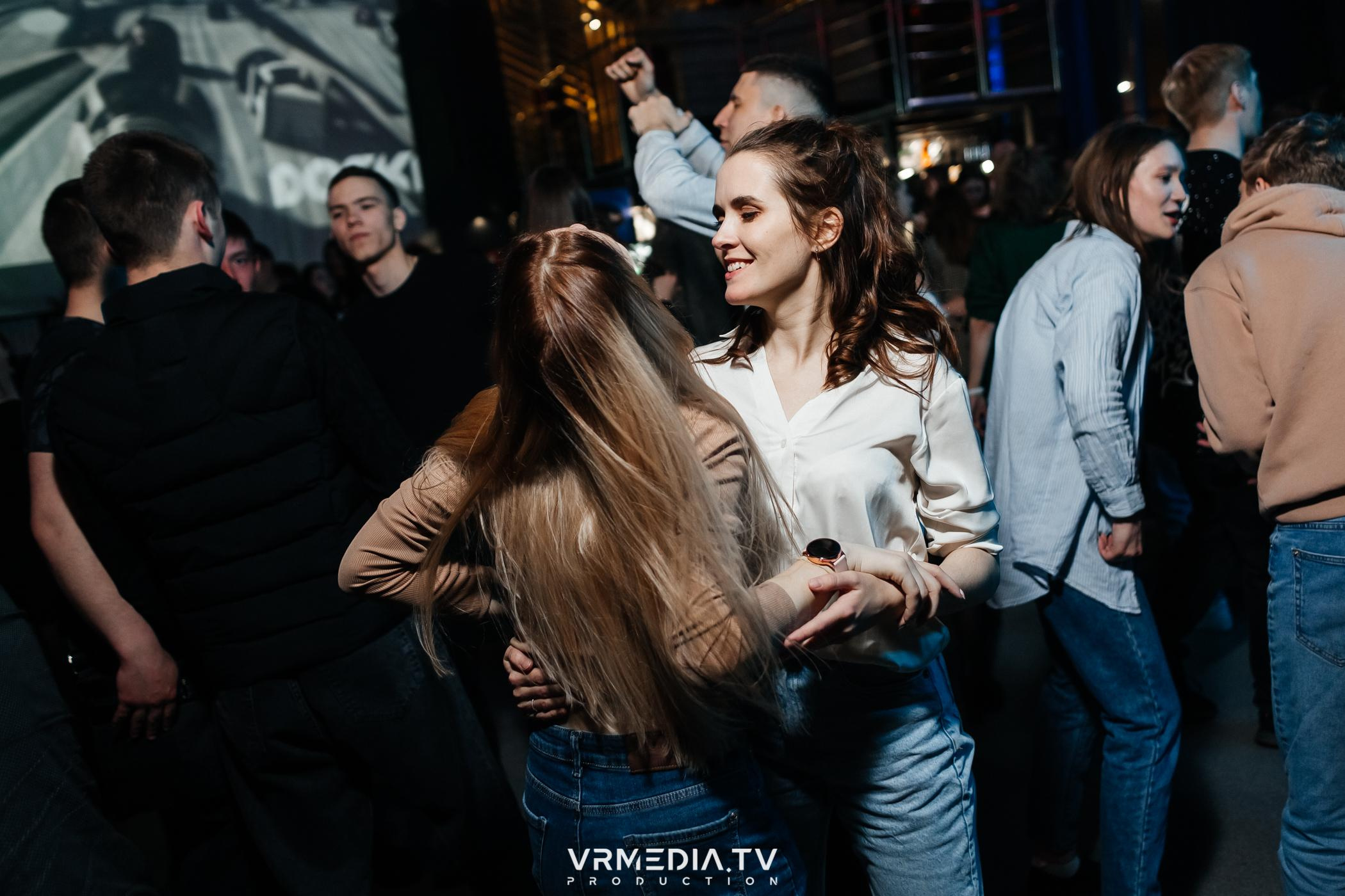 Выходные в баре «DOSKI»