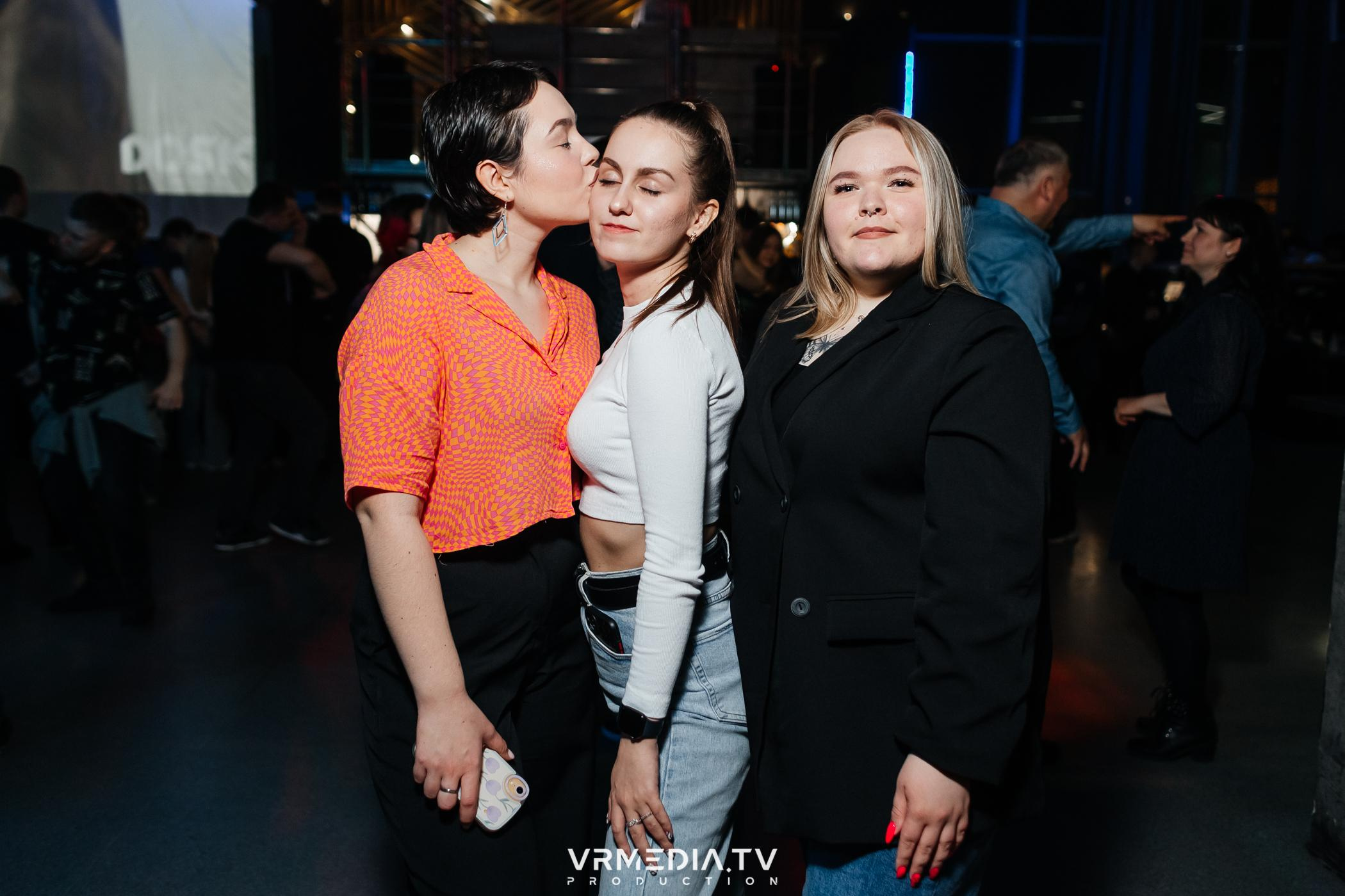 Выходные в баре «DOSKI»