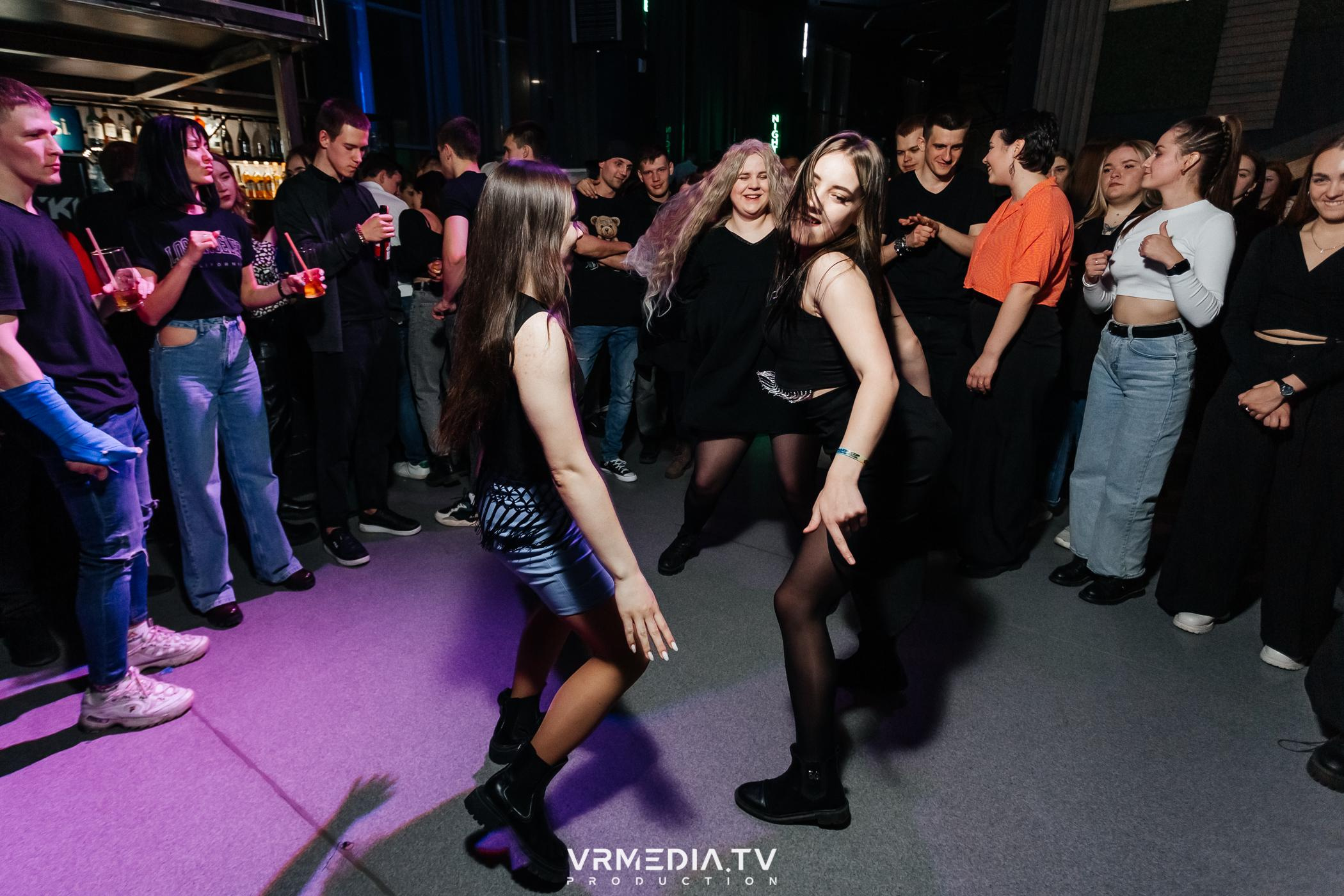 Выходные в баре «DOSKI»