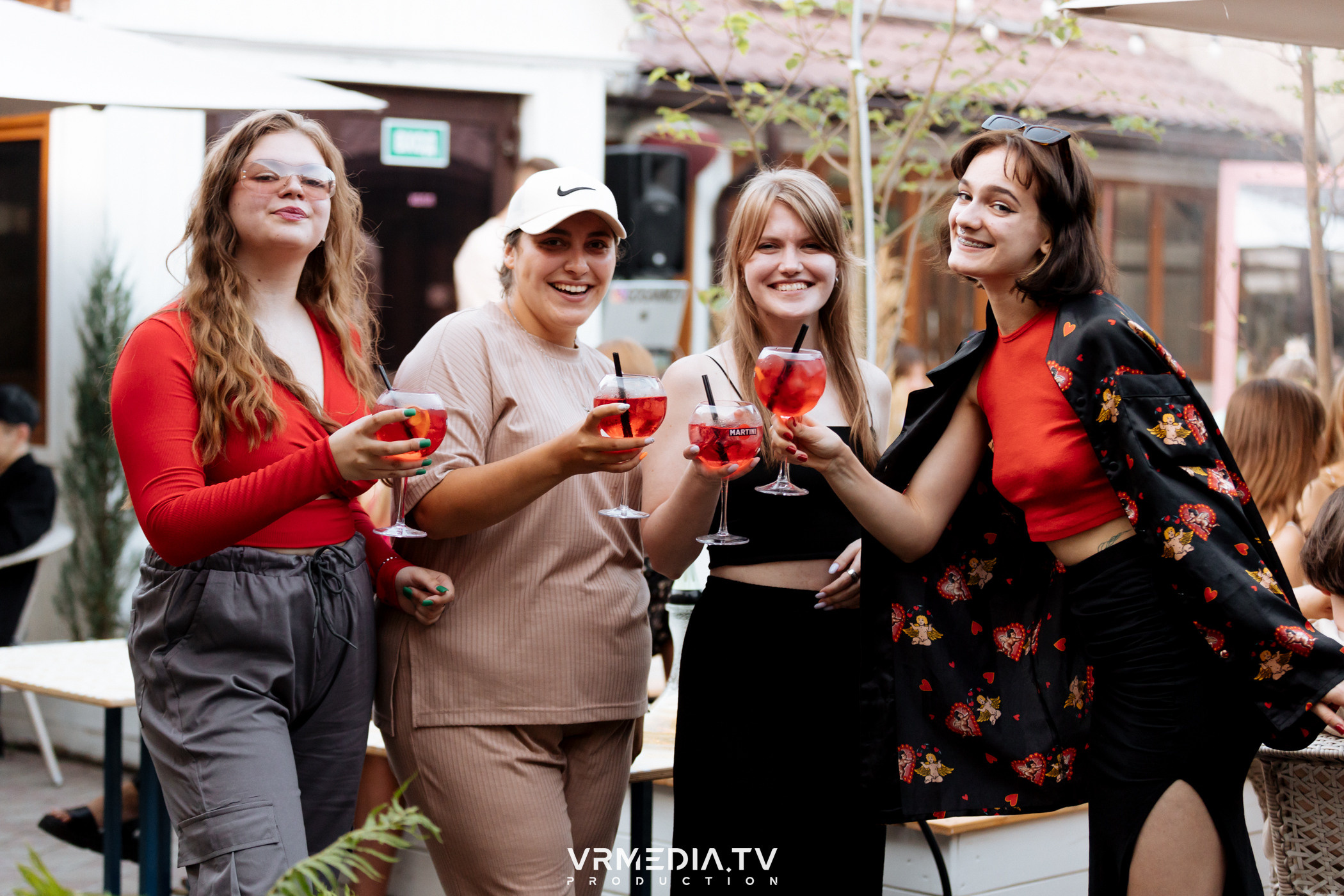 «Среда — маленькая пятница» в караоке-бар «OPERA»