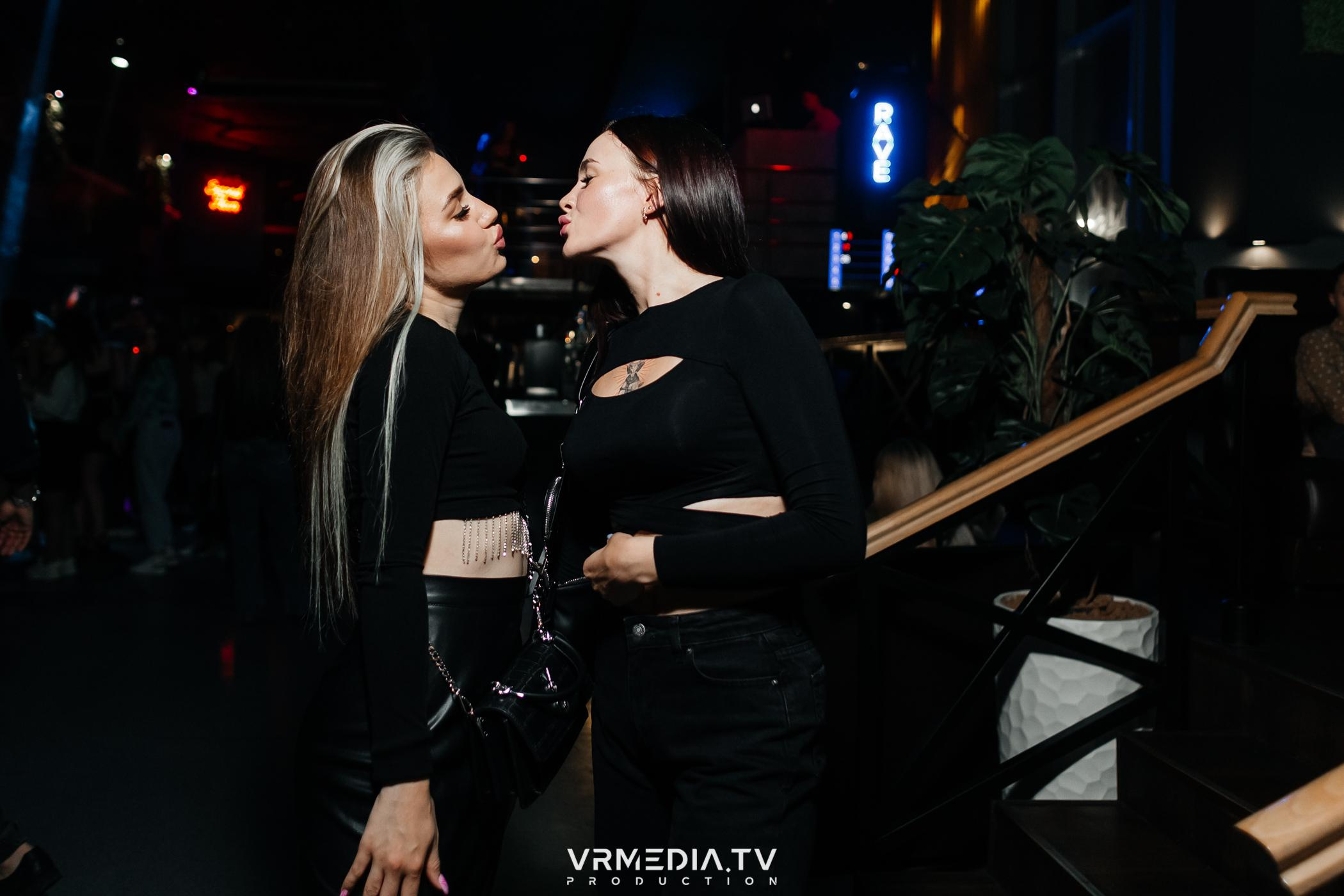 Выходные в баре «DOSKI»