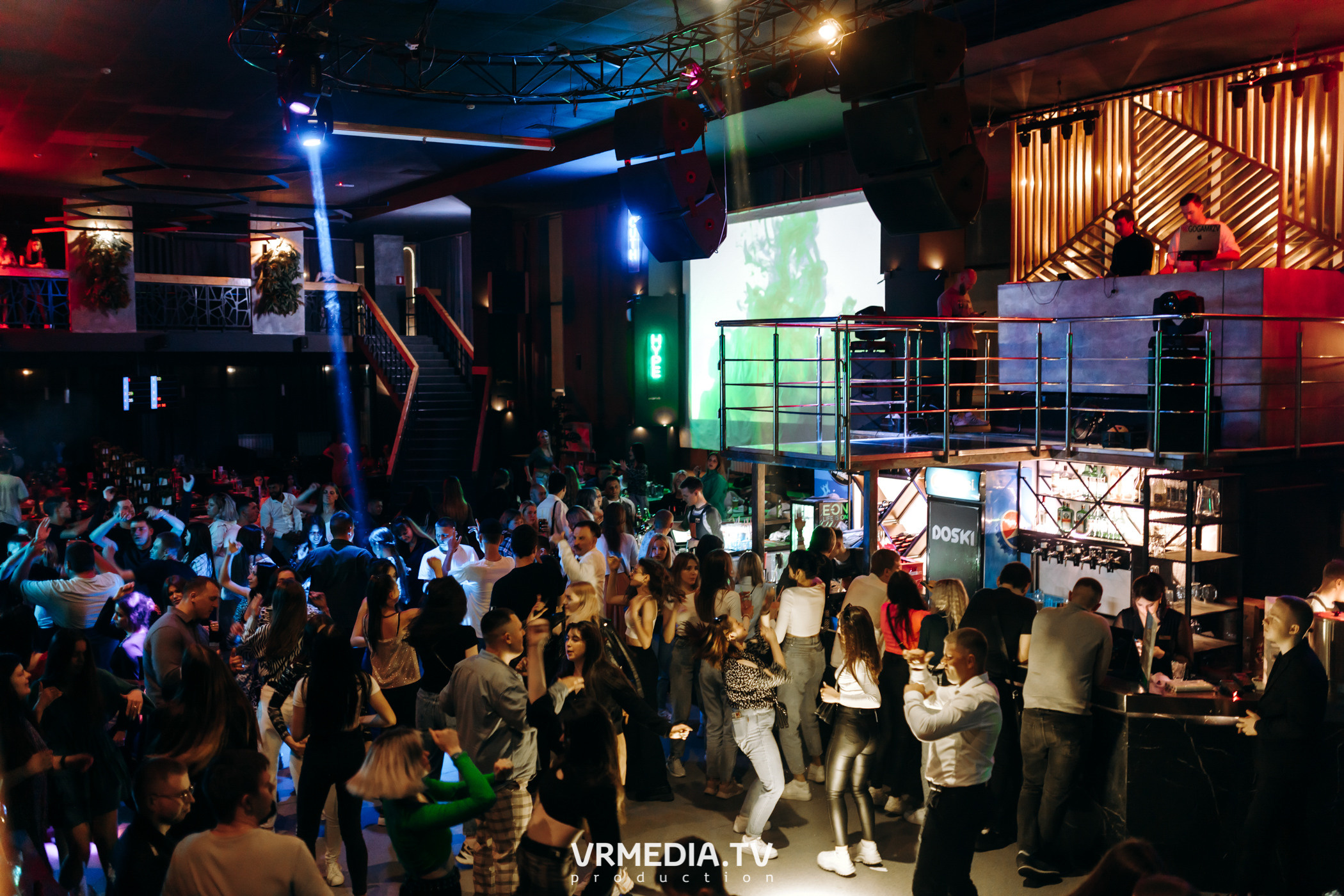 Выходные в баре «DOSKI»