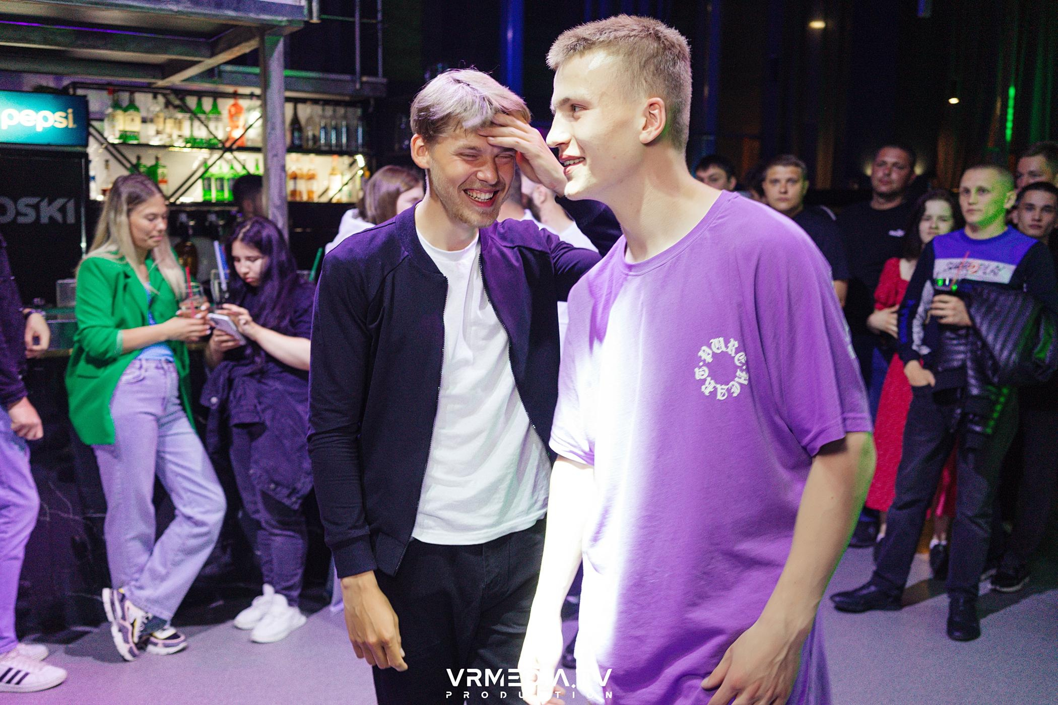 Выходные в баре «DOSKI»