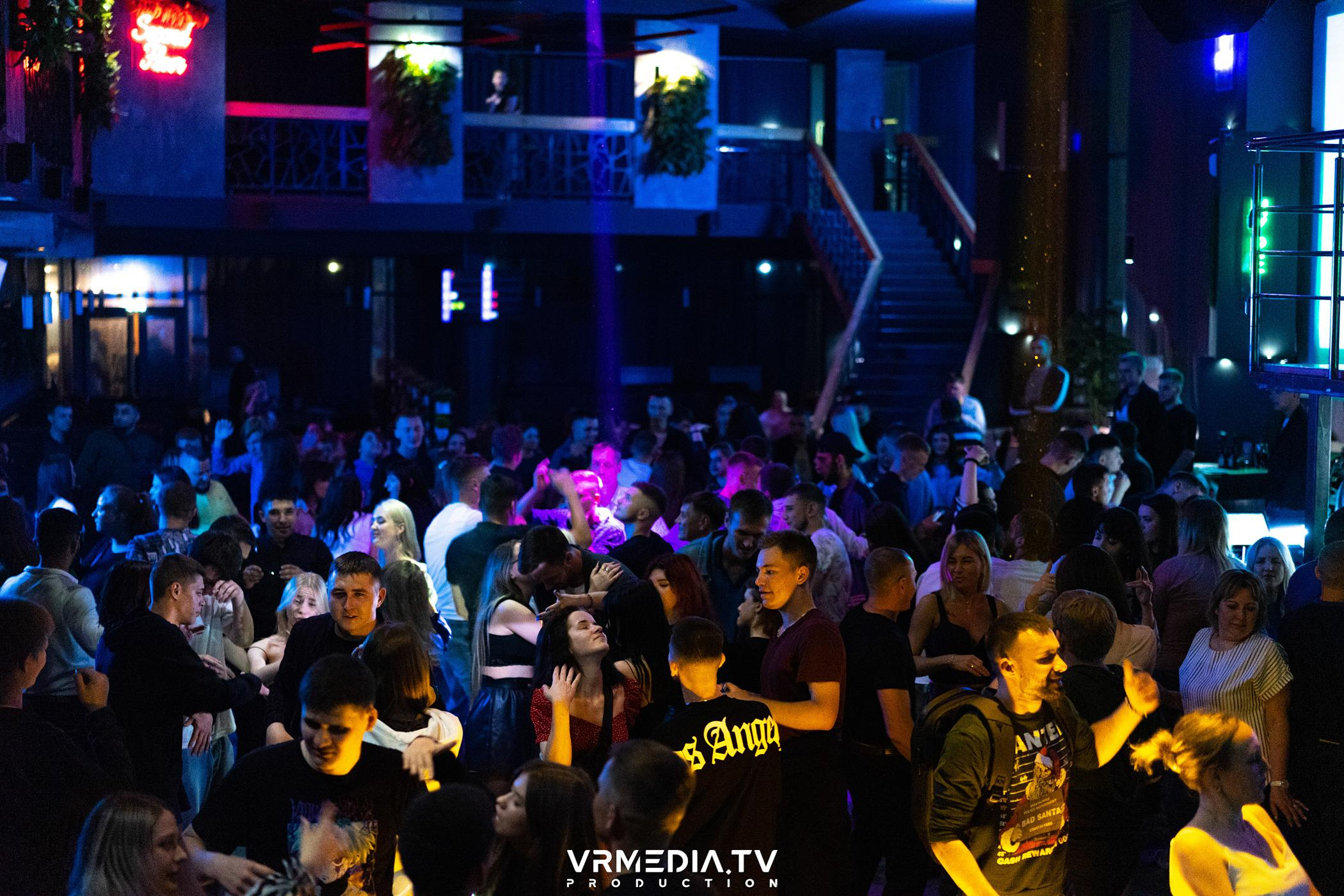 Выходные в баре «DOSKI»