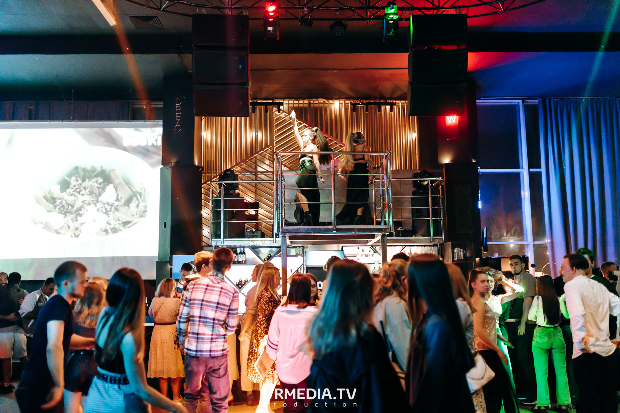 Выходные в баре «DOSKI»