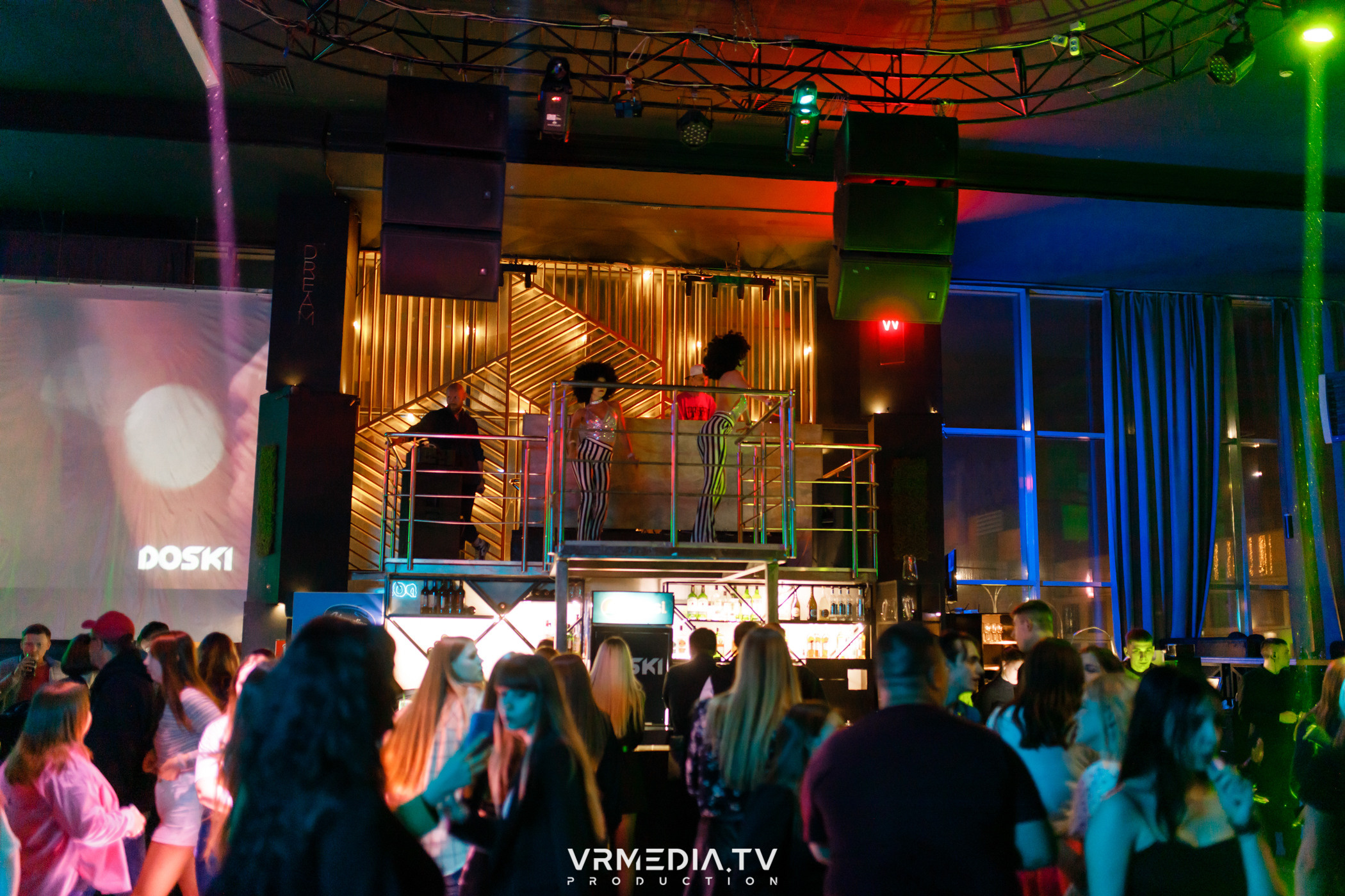 Выходные в баре «DOSKI»