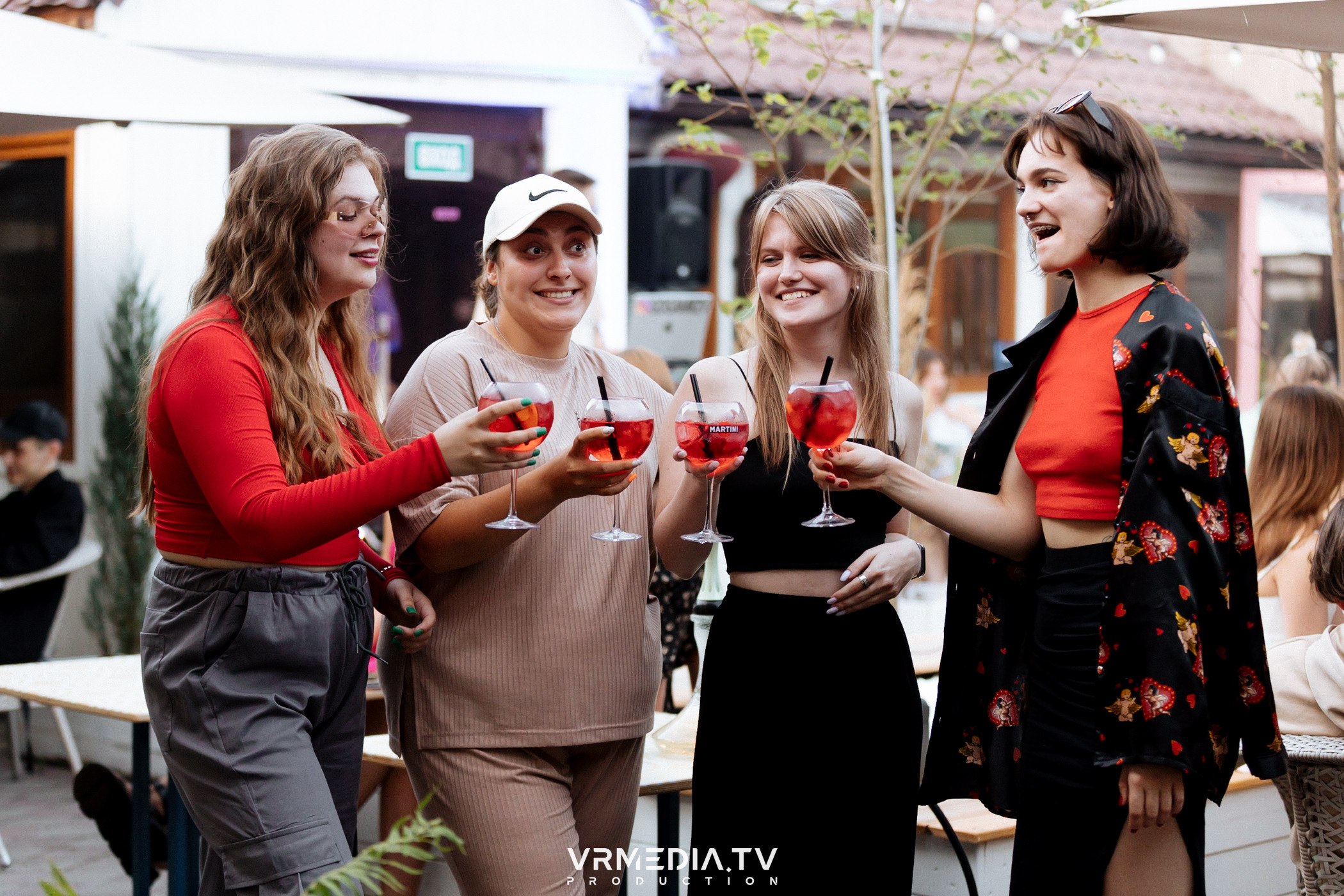 «Среда — маленькая пятница» в караоке-бар «OPERA»