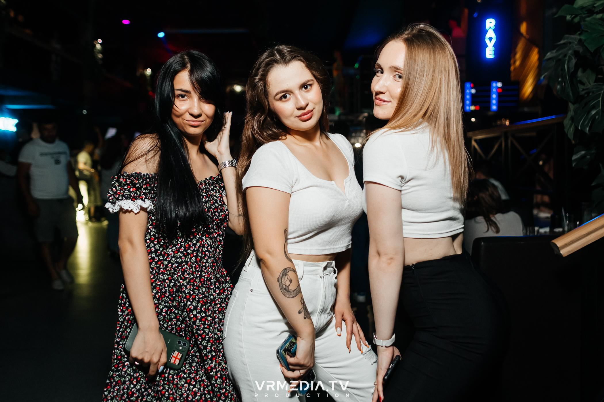 Выходные в баре «DOSKI»