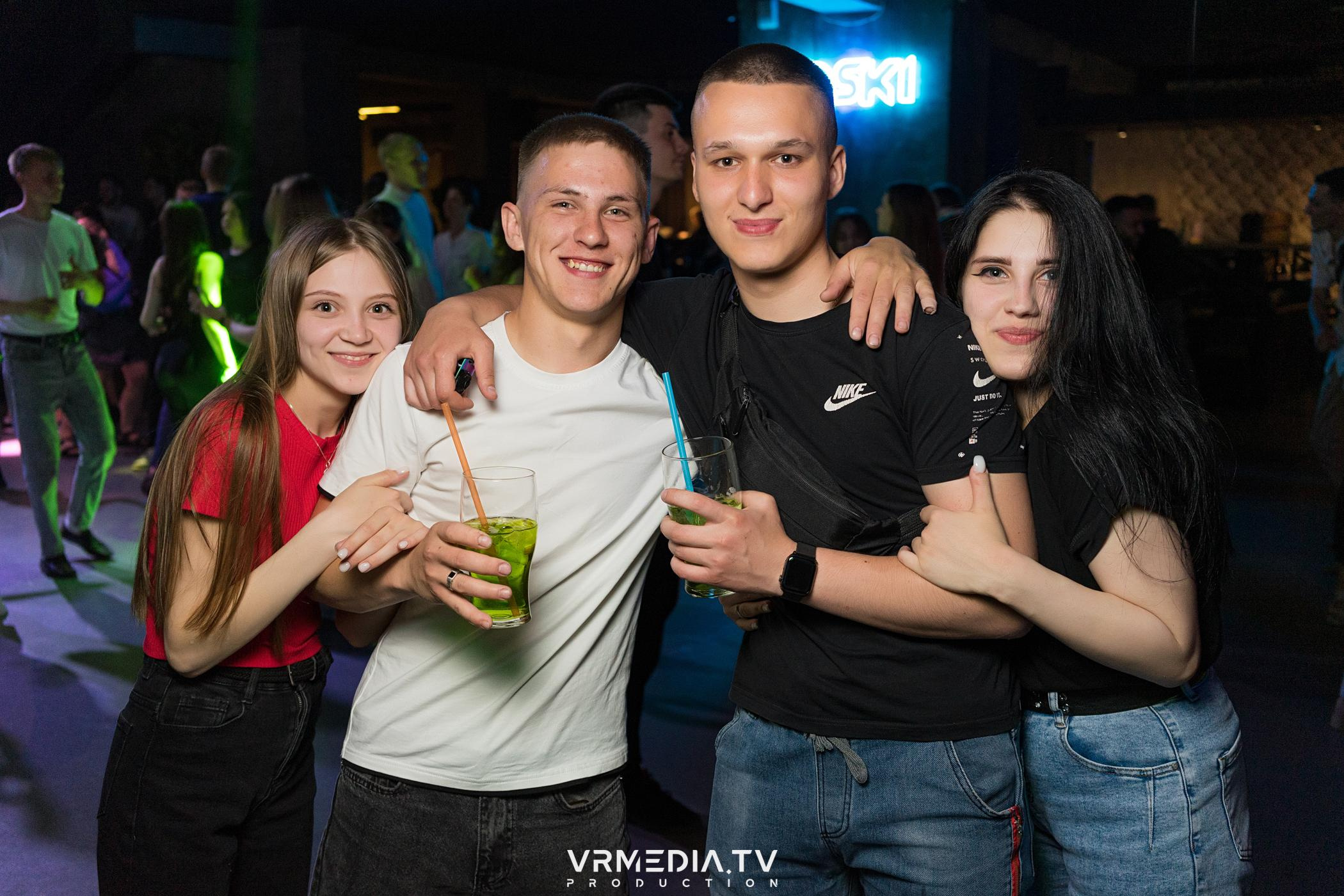 Выходные в баре «DOSKI»