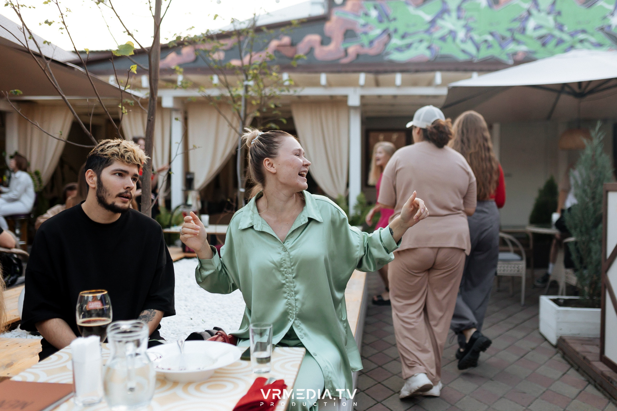 «Среда — маленькая пятница» в караоке-бар «OPERA»