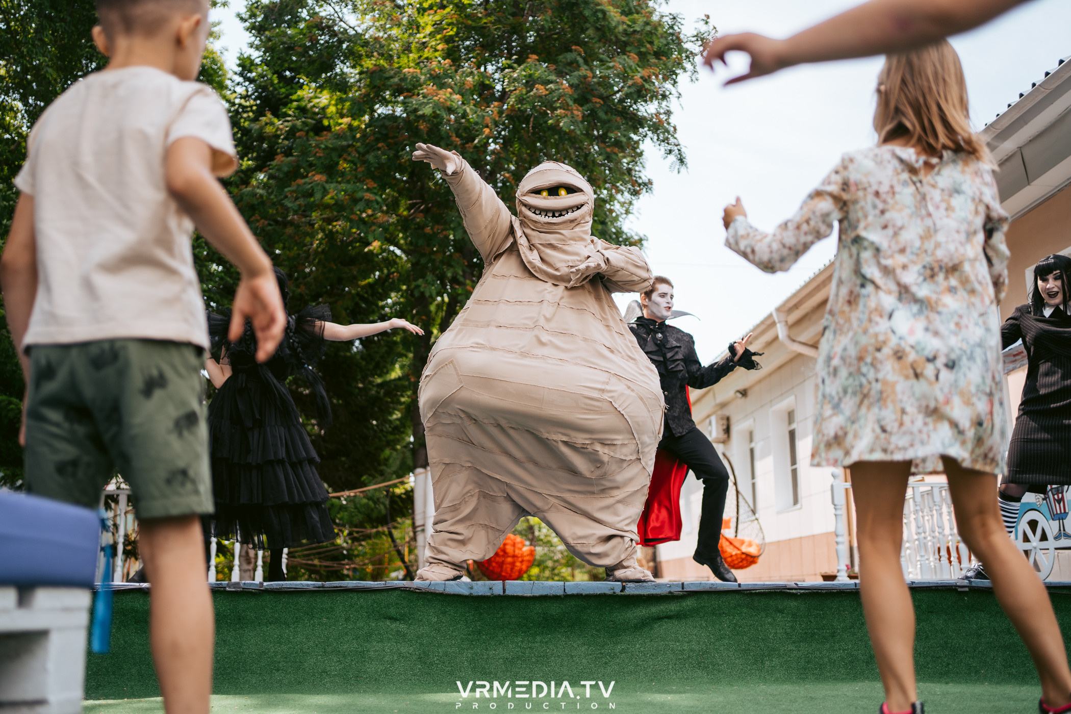 Спектакль «Монстры на каникулах» от студии чудес «Алиса»