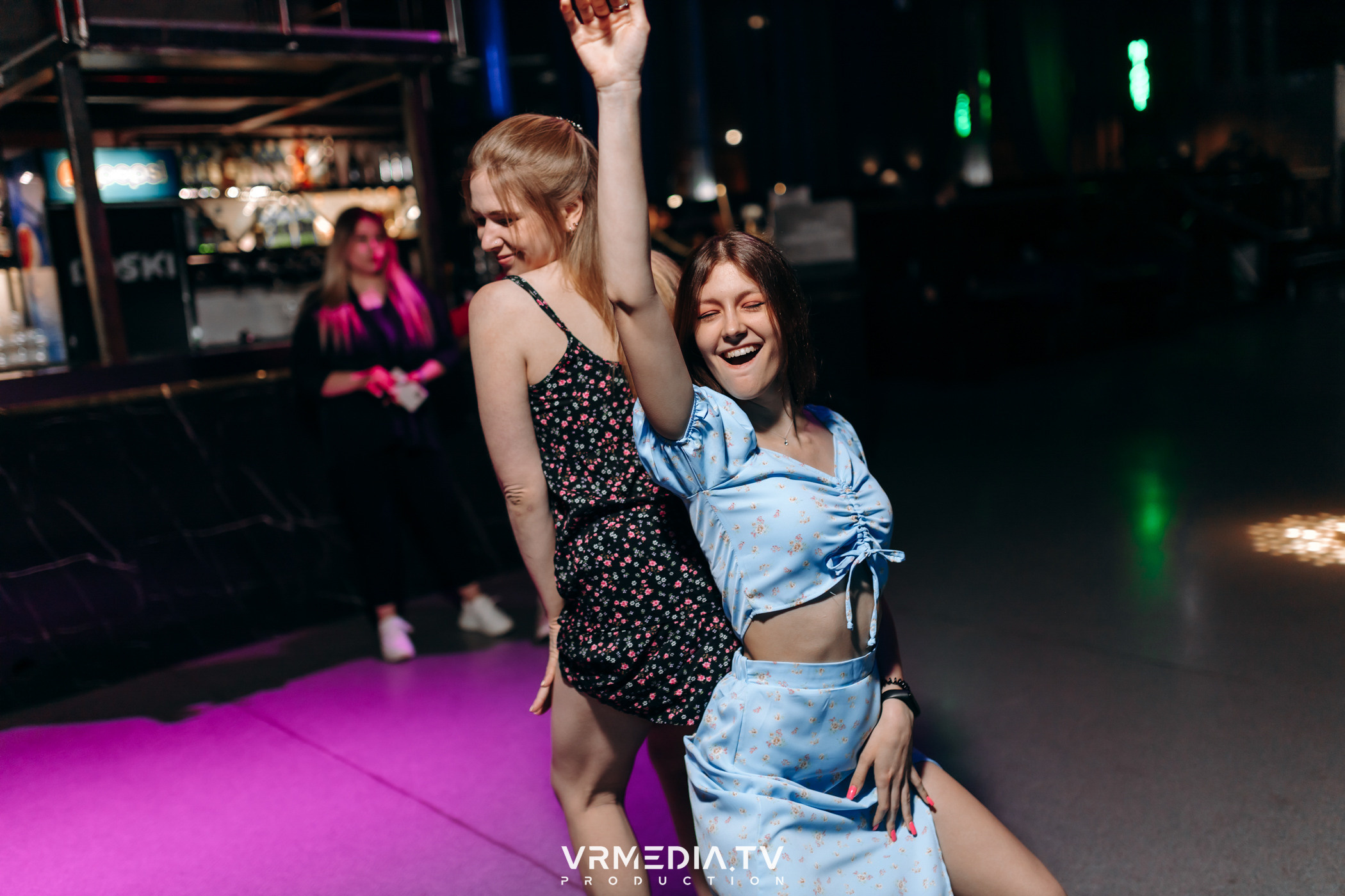 Выходные в баре «DOSKI»