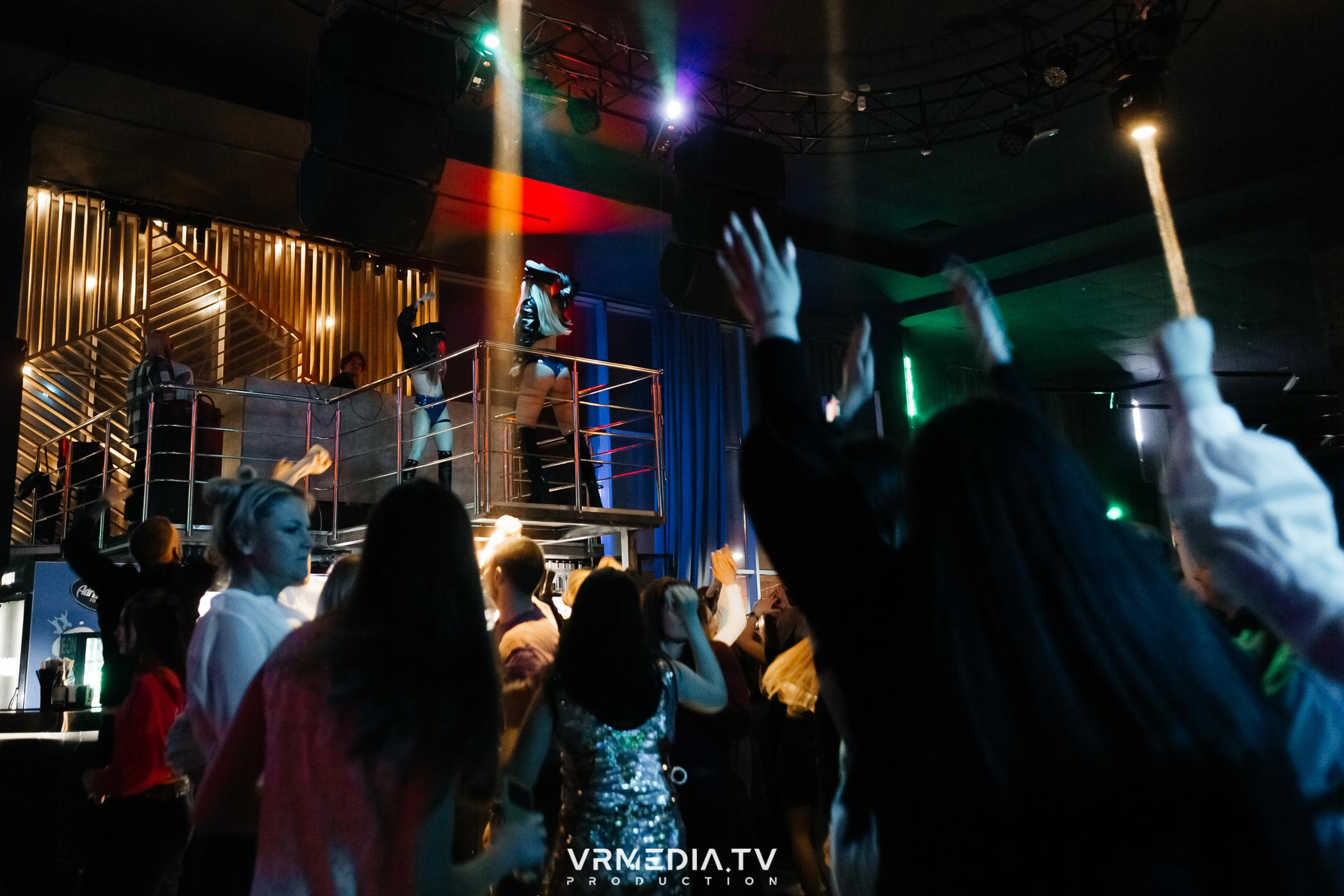 Выходные в баре «DOSKI»