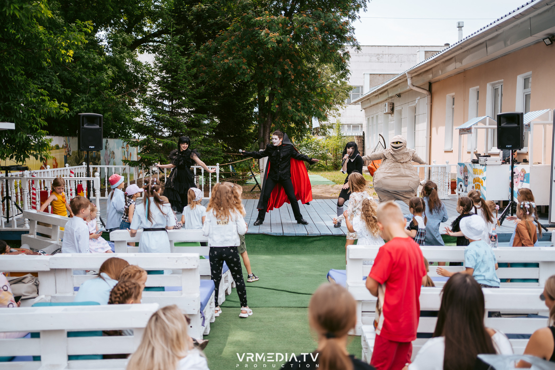 Спектакль «Монстры на каникулах» от студии чудес «Алиса»