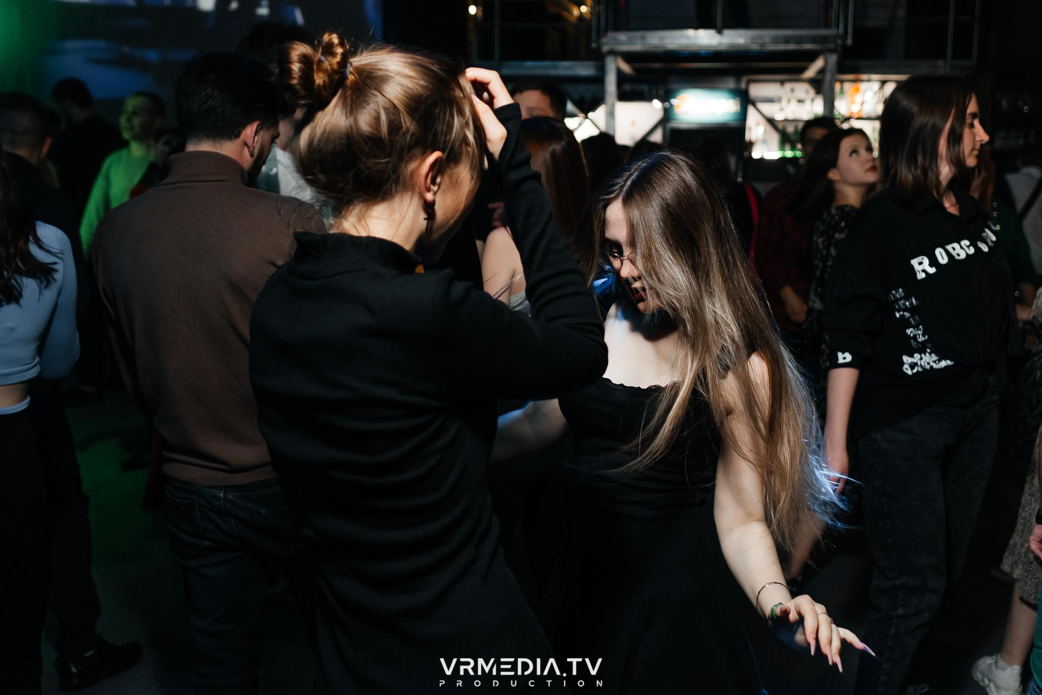 Выходные в баре «DOSKI»