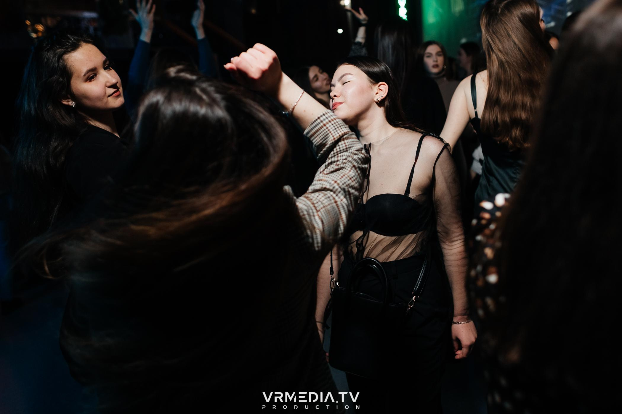 Выходные в баре «DOSKI»