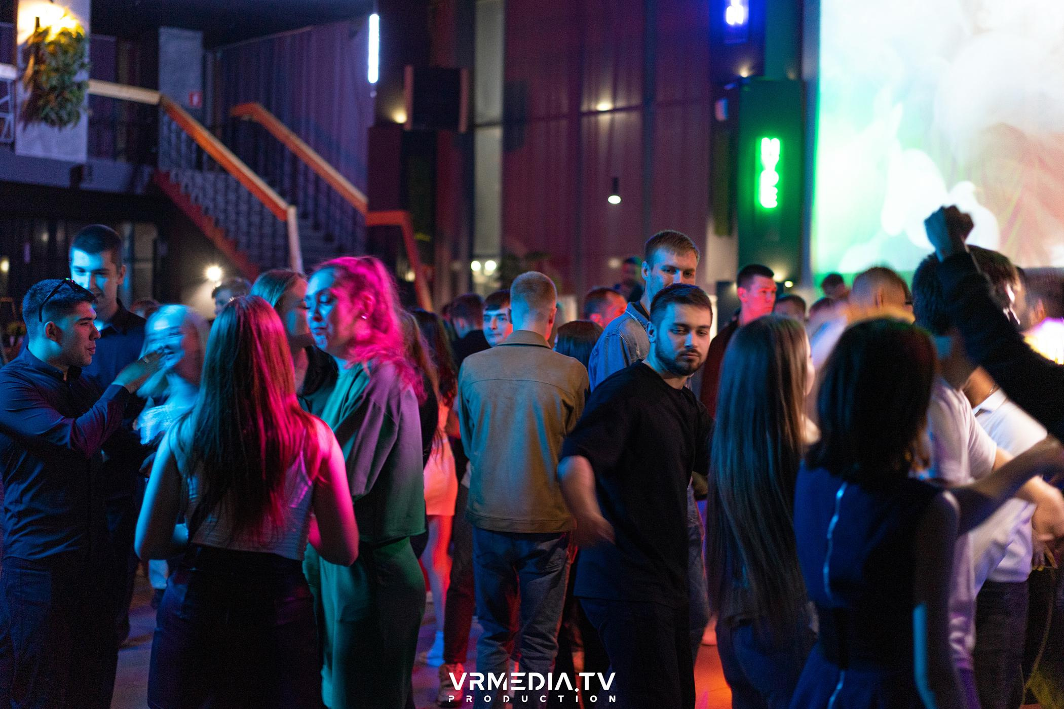 Выходные в баре «DOSKI»