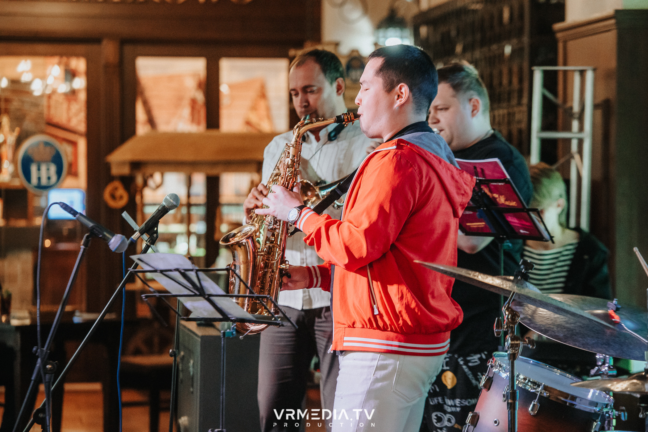 Джазовая среда: JAM SESSION