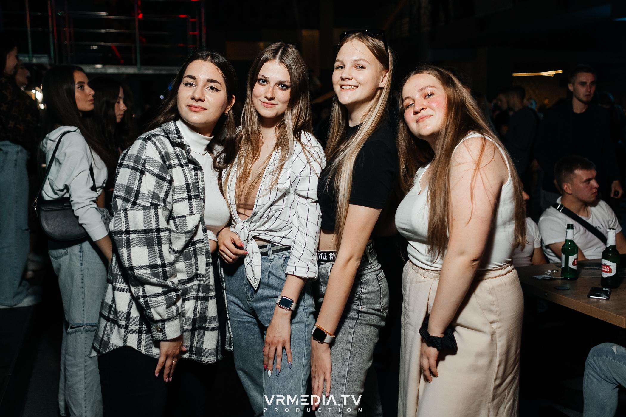 Выходные в баре «DOSKI»