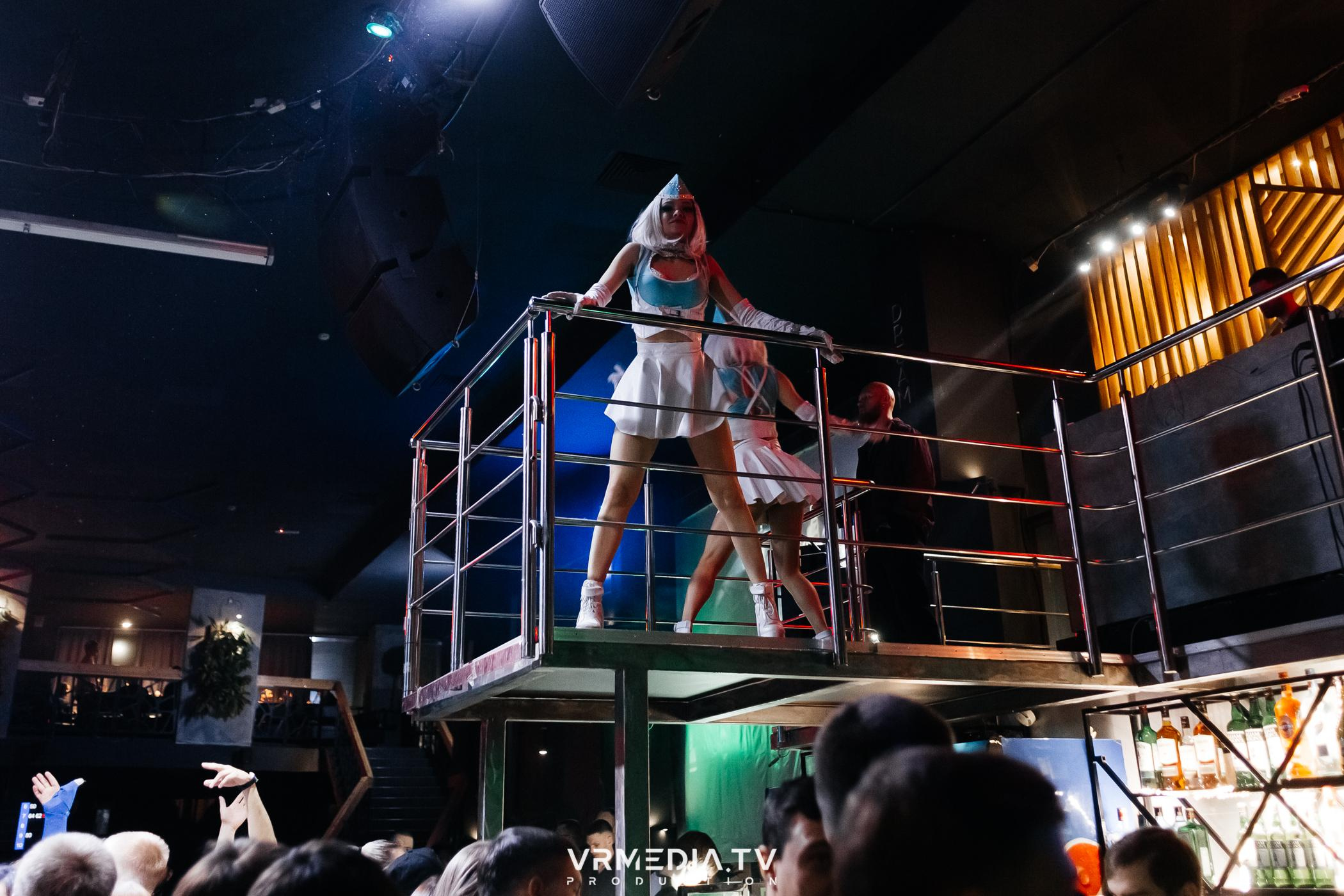 Выходные в баре «DOSKI»