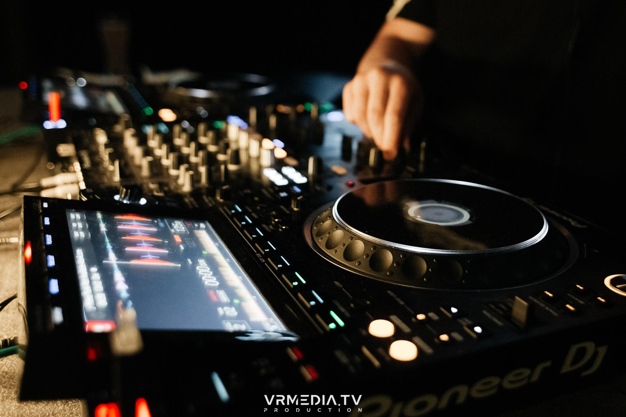 Выпускной школы диджеинга «Атмосфера»