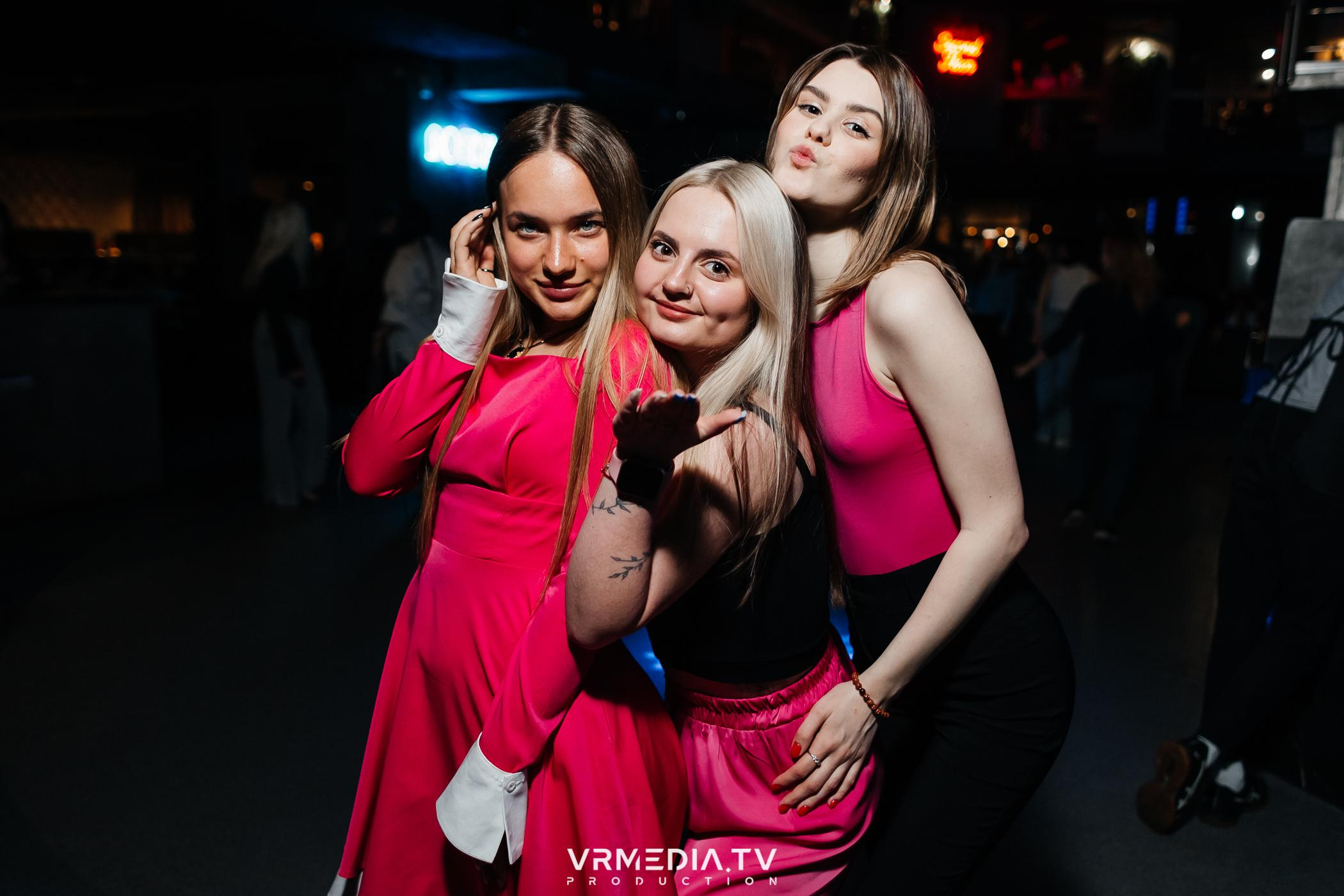 Выходные в баре «DOSKI»