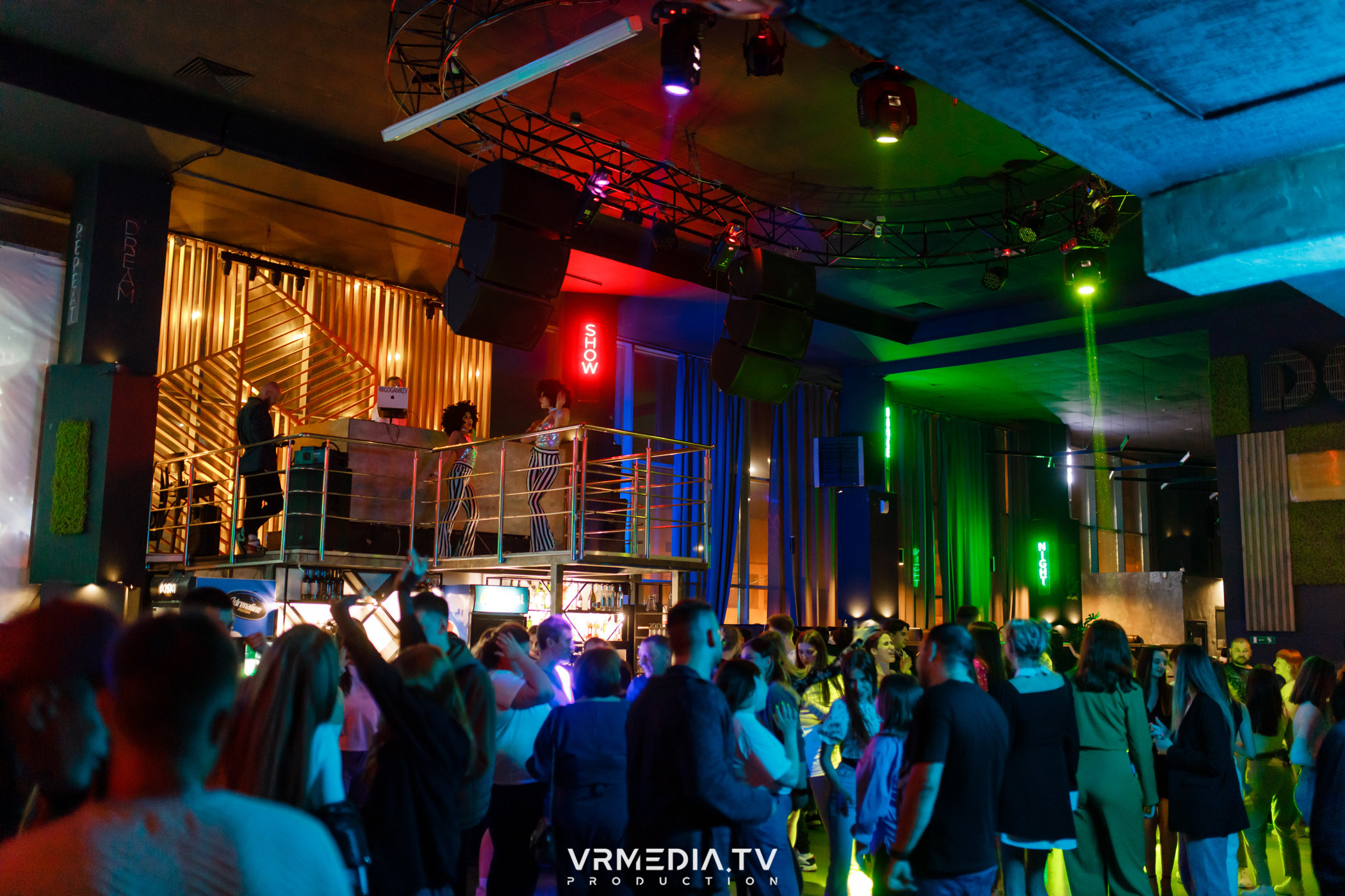 Выходные в баре «DOSKI»