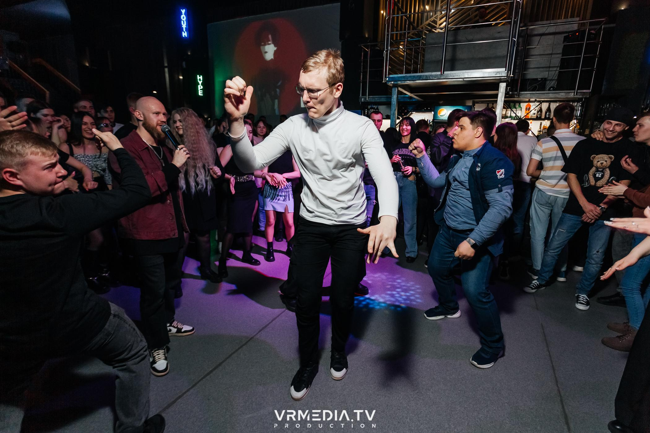 Выходные в баре «DOSKI»