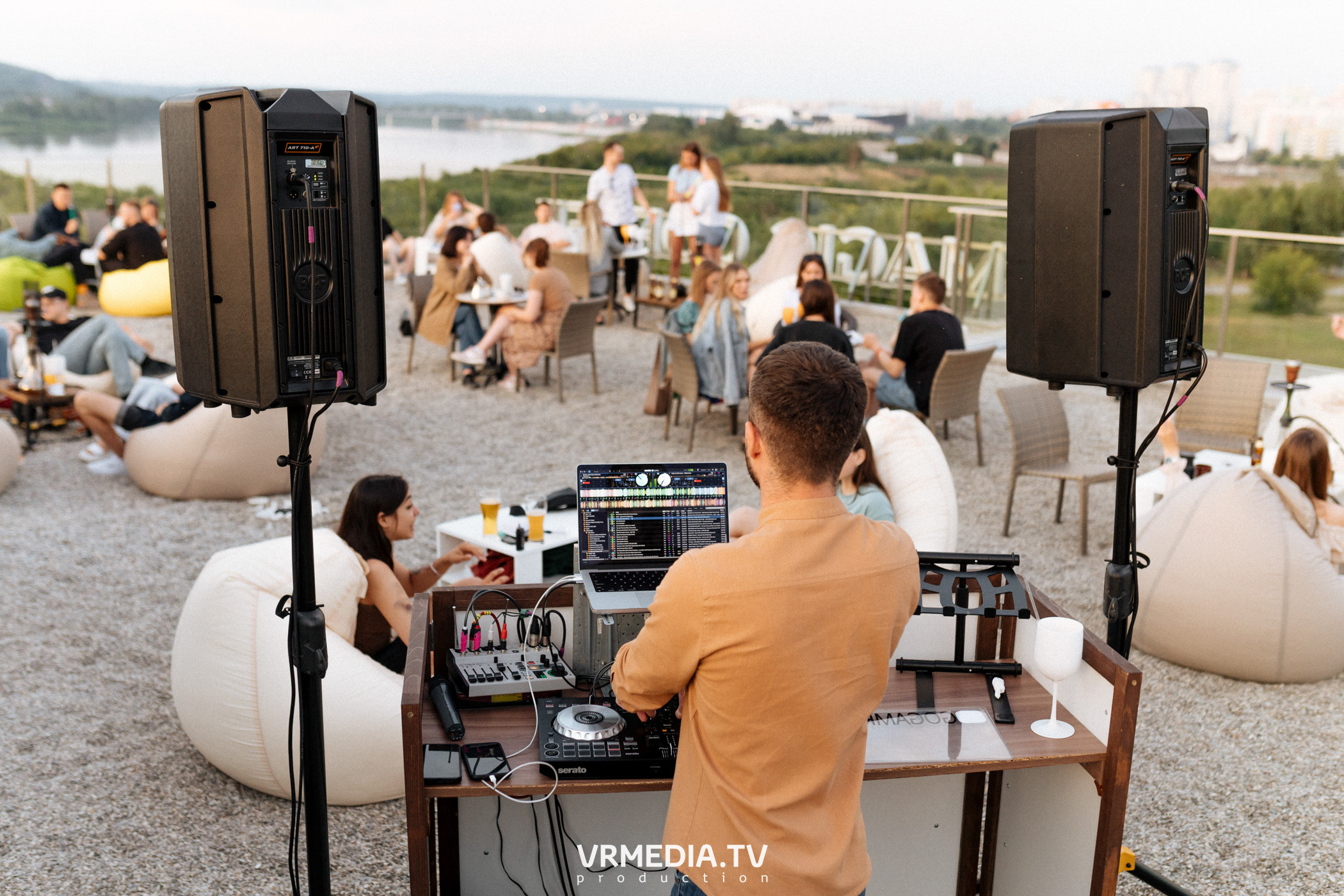 «Среда — маленькая пятница» в Magic Coffee