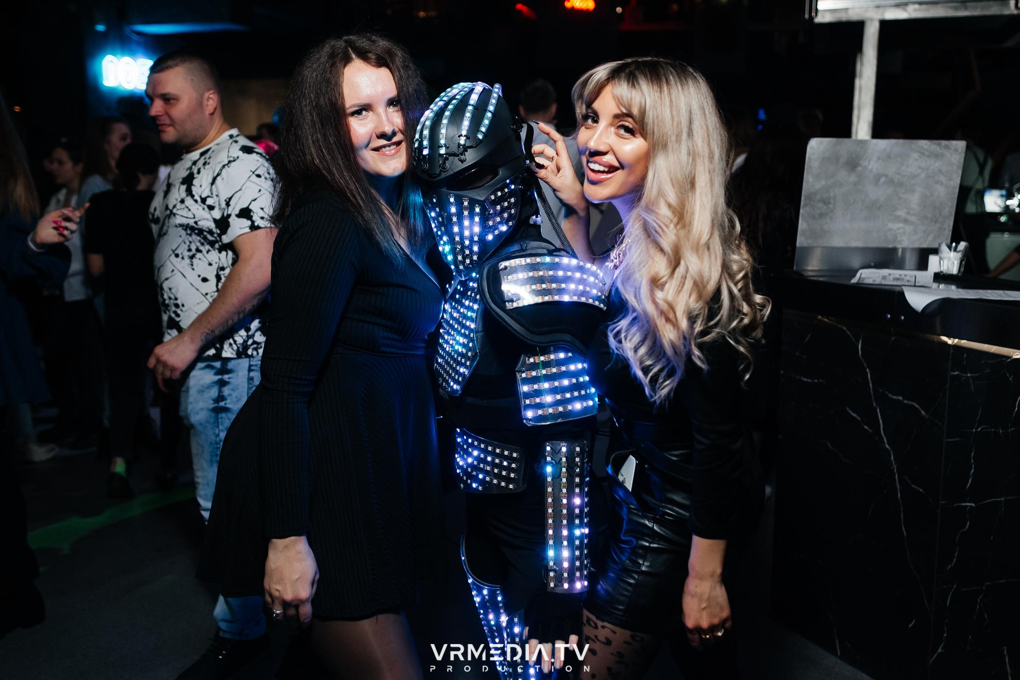 Выходные в баре «DOSKI»