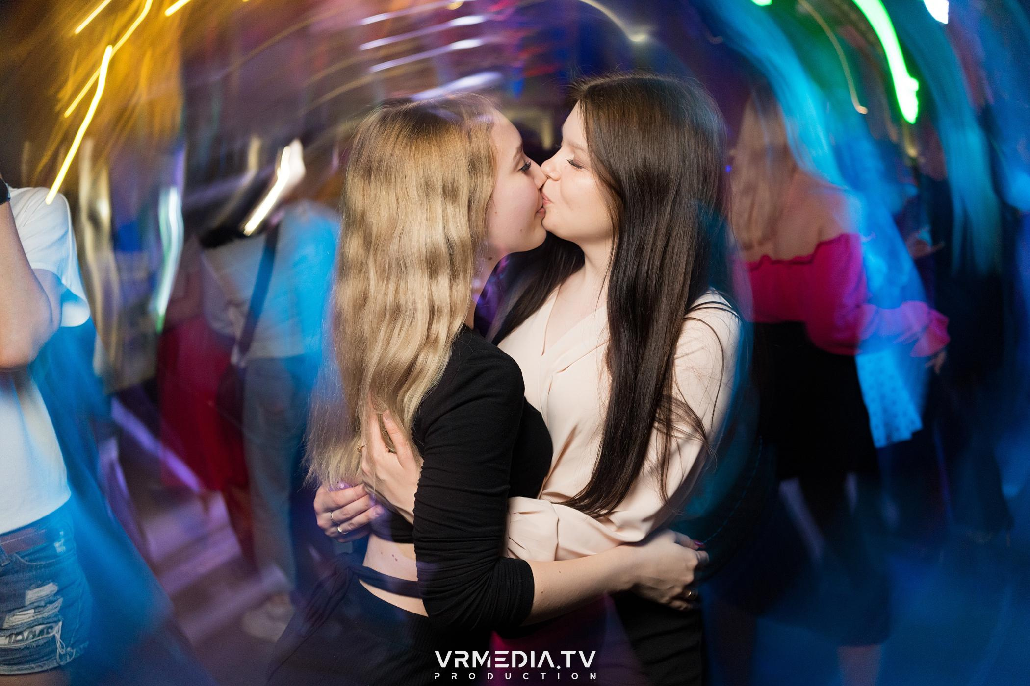 Выходные в баре «DOSKI»