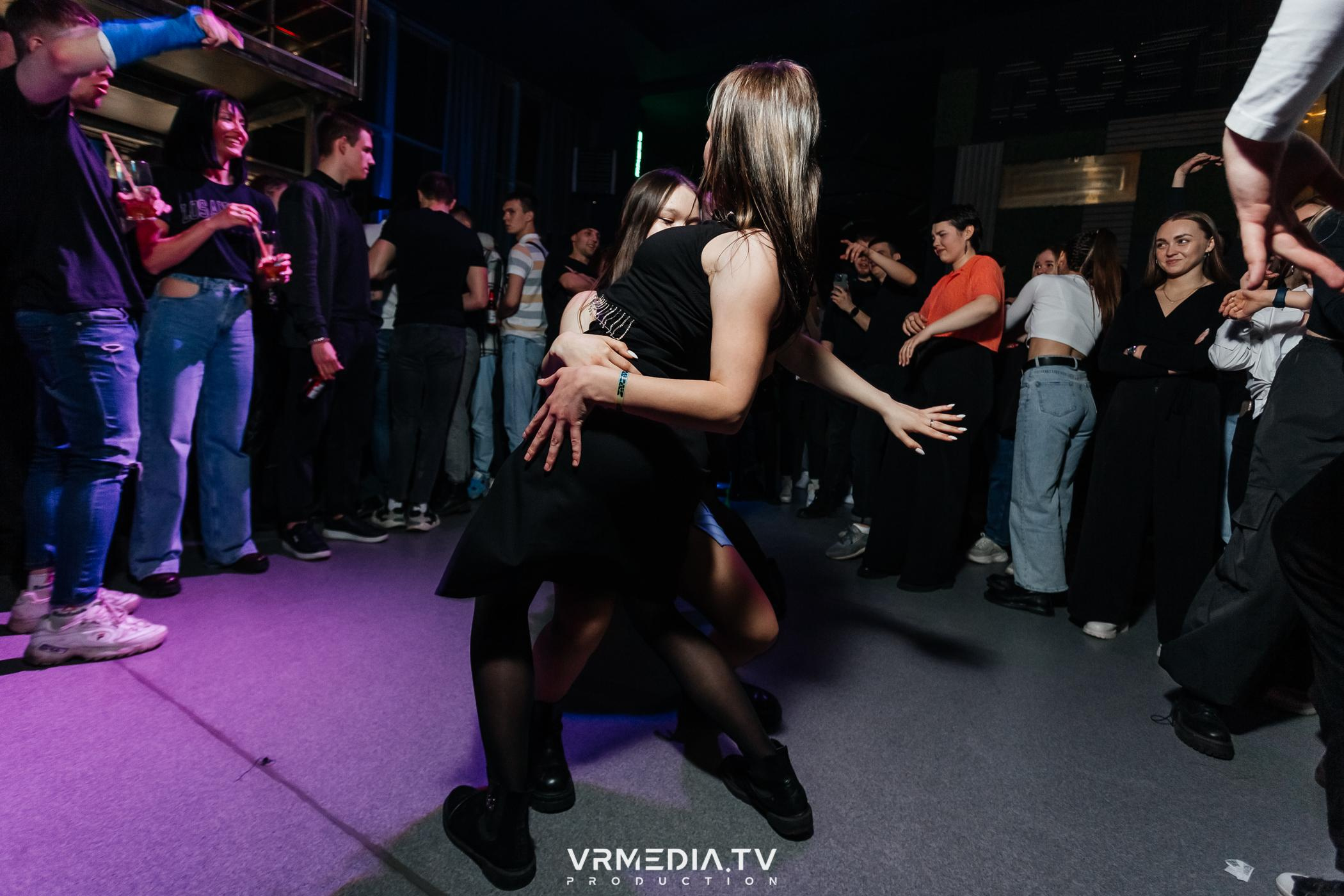 Выходные в баре «DOSKI»