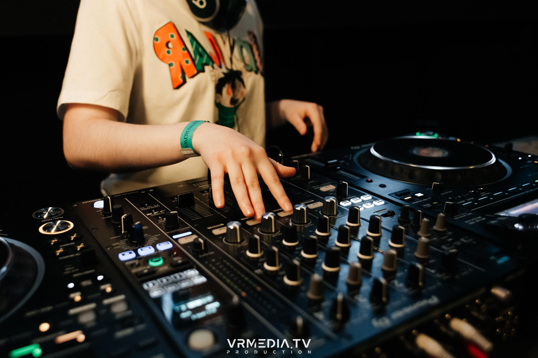 Выпускной школы диджеинга «Атмосфера»