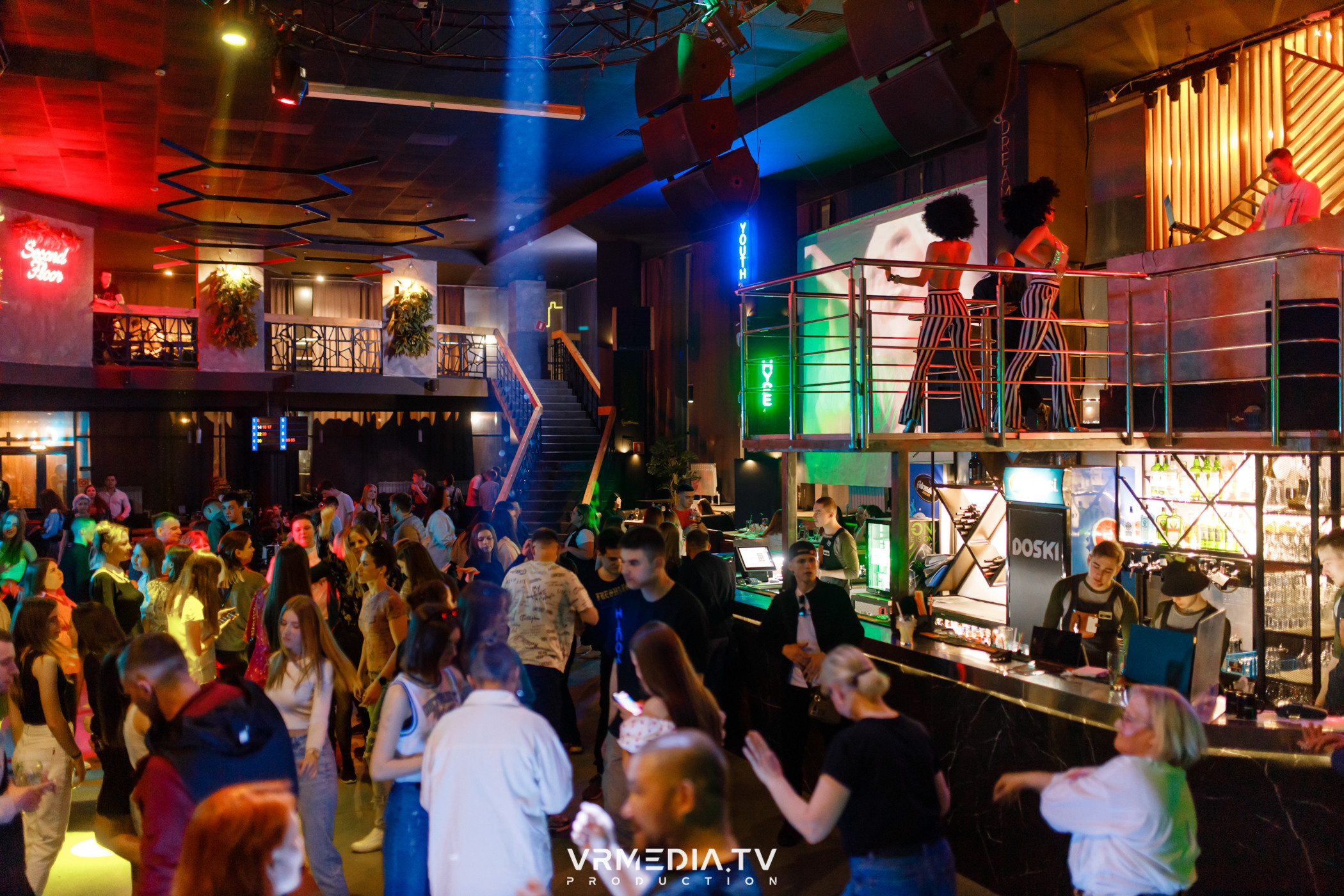 Выходные в баре «DOSKI»