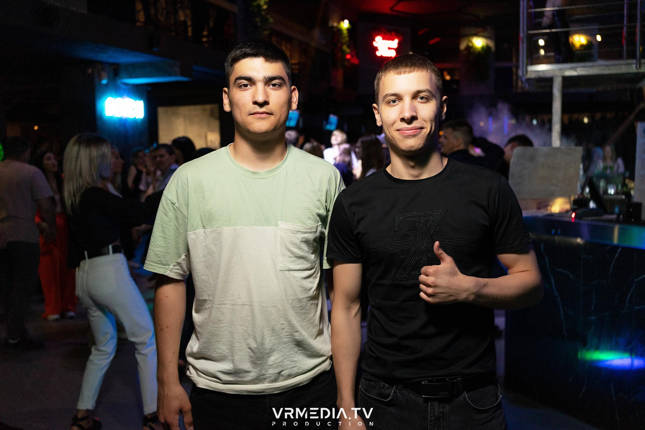 Выходные в баре «DOSKI»