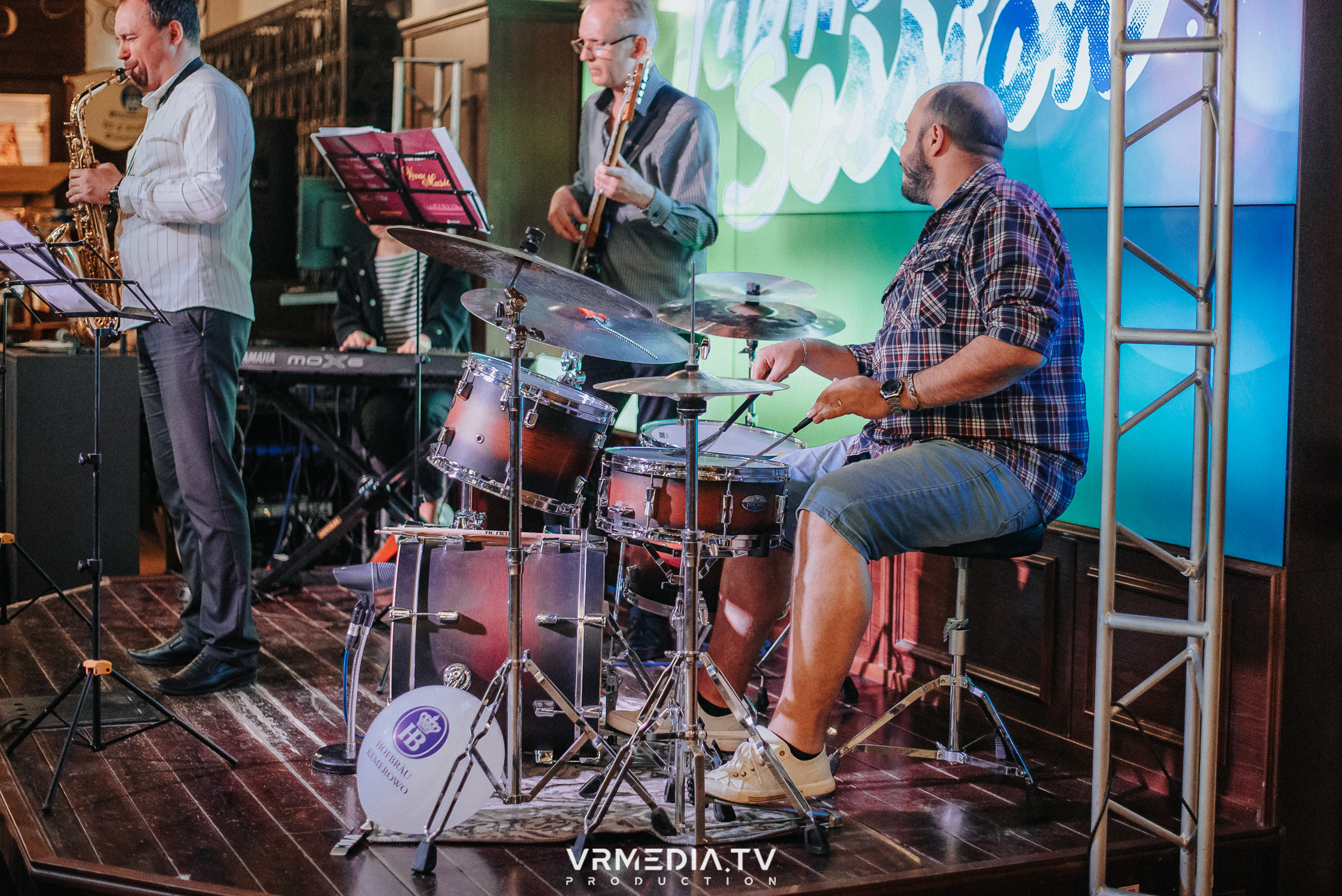 Джазовая среда: JAM SESSION