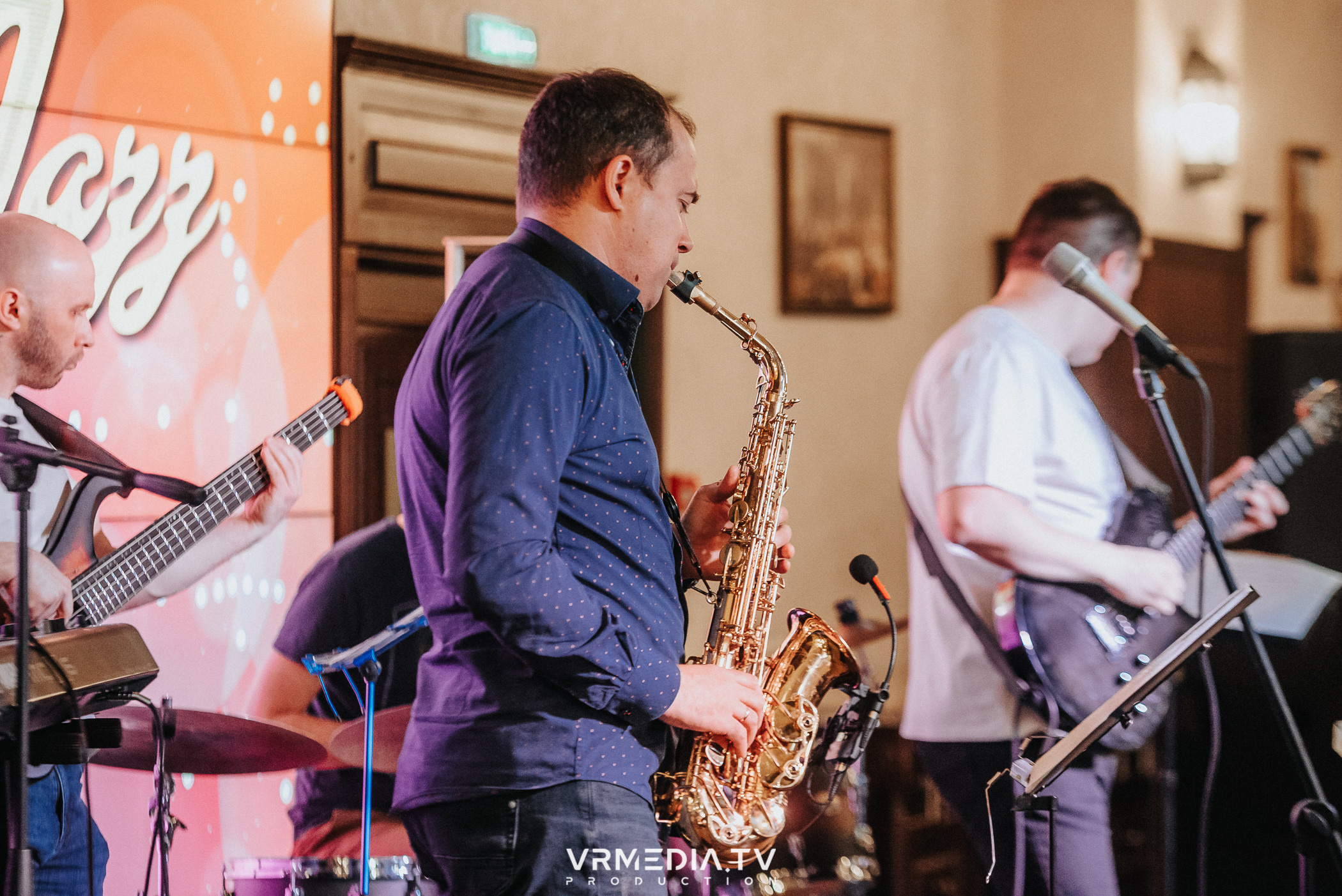 Джазовая среда: Smooth Jazz