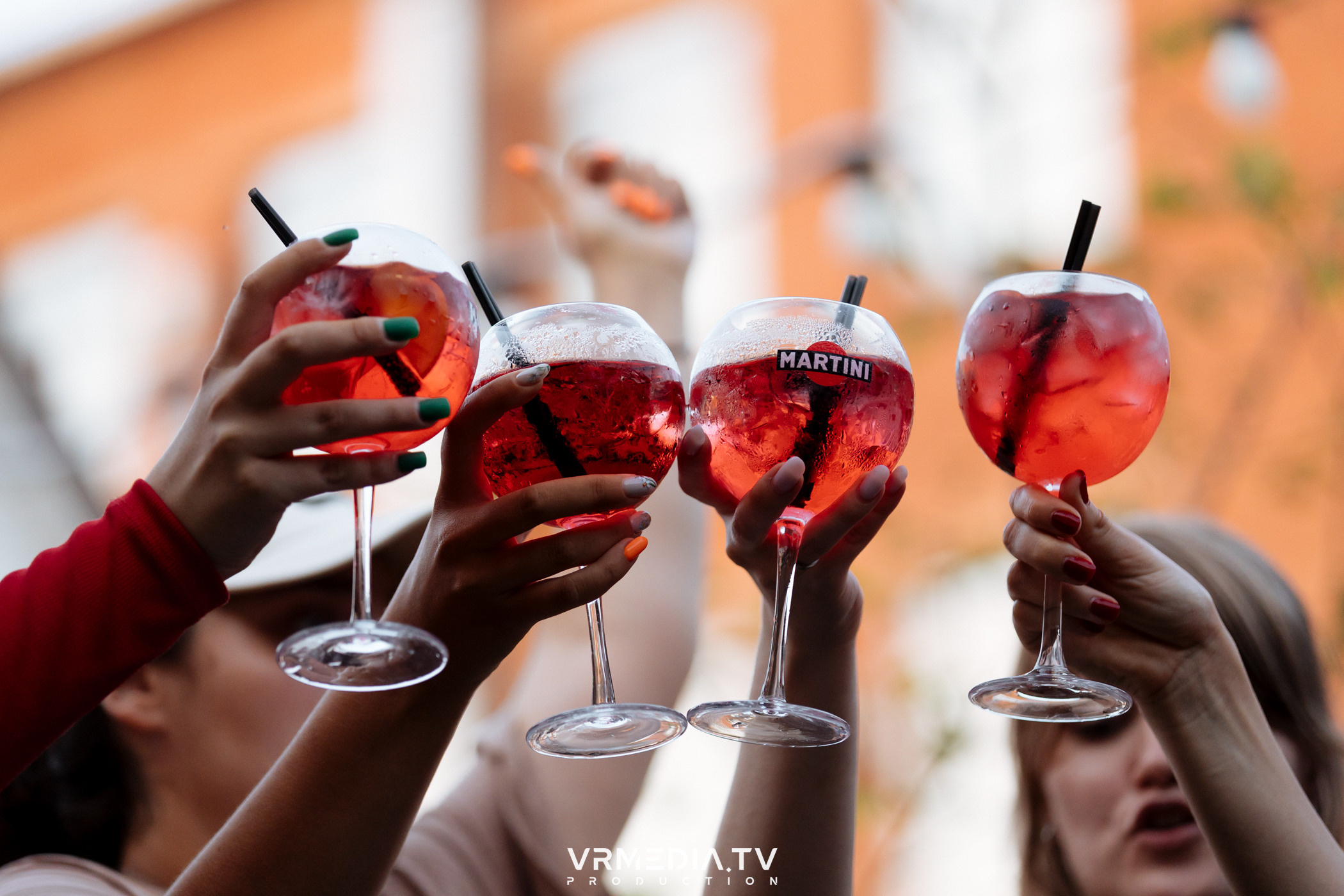 «Среда — маленькая пятница» в караоке-бар «OPERA»