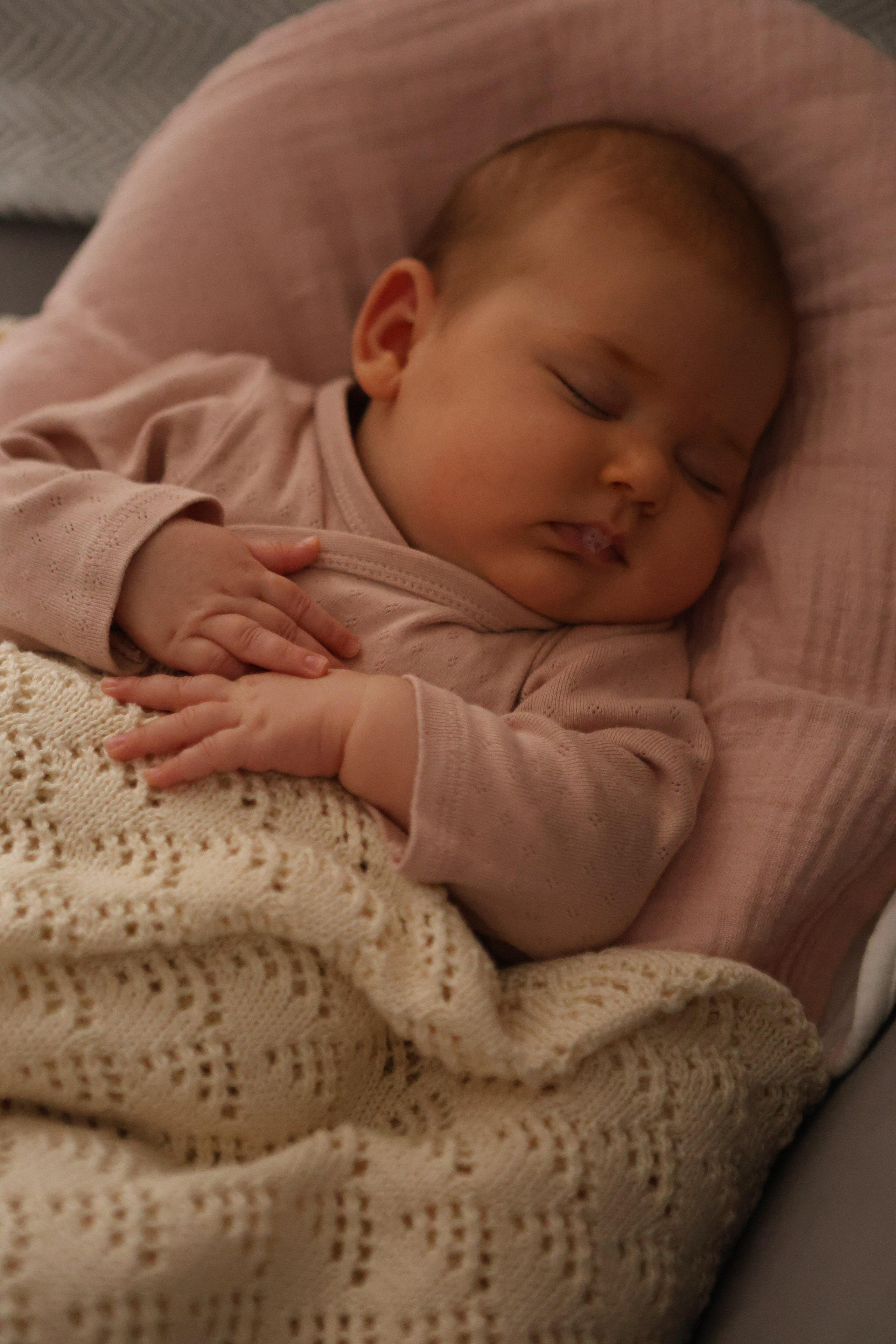 Агата с бабушкой. Ваш семейный newborn и lifestyle фотограф в СПБ Наталья Журавлева