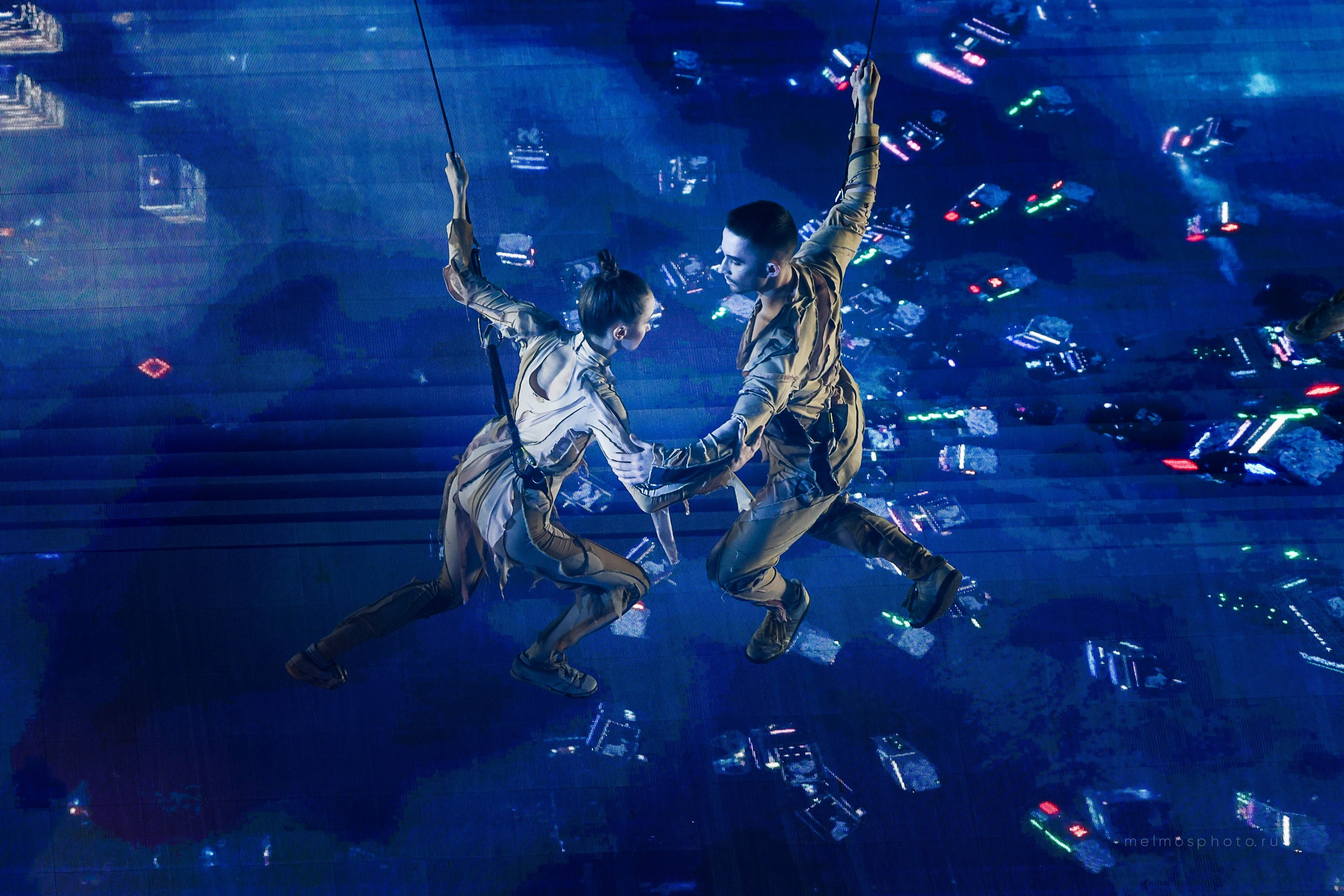 АНТИГРАВИТАЦИЯ. Репортажный, архитектурный, театральный и файн-арт фотограф Лена Мельникова в Москве